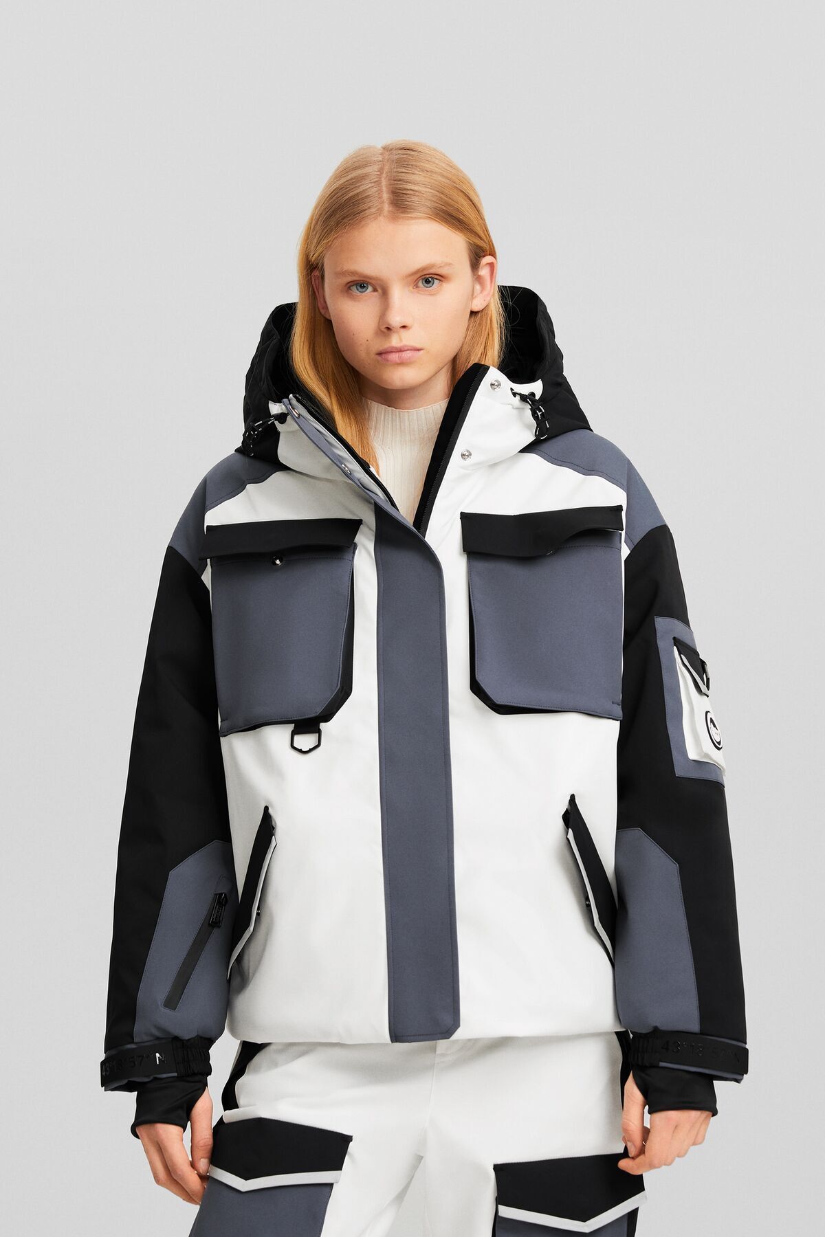 Bershka Kapüşonlu teknik ceket - Ski Collection