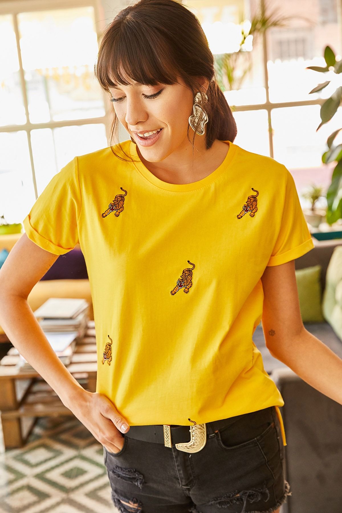 Olalook Kadın Hardal Kaplan Nakışlı T-Shirt TSH-19000489