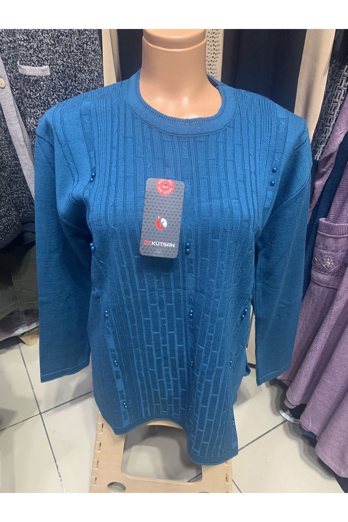ÖZ Özkütsan inci detaylı triko etek üzeri anne kazak bluz