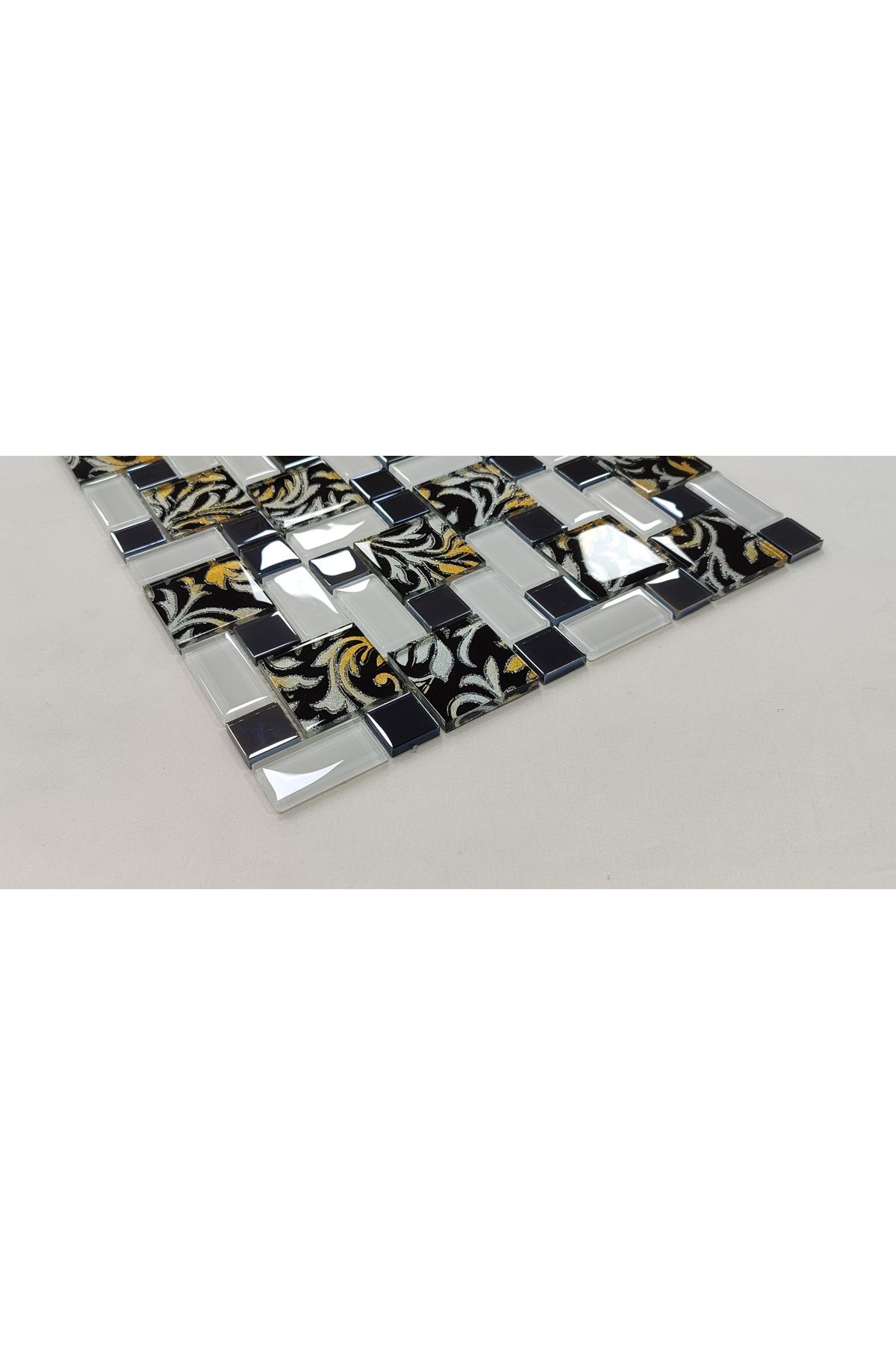 MozaiKristaL Mutfak Tezgah Arası Ve Iç Dekorasyon Için Mix Kristal Cam Mozaik. ( 1 M2 Fiyatıdır )
