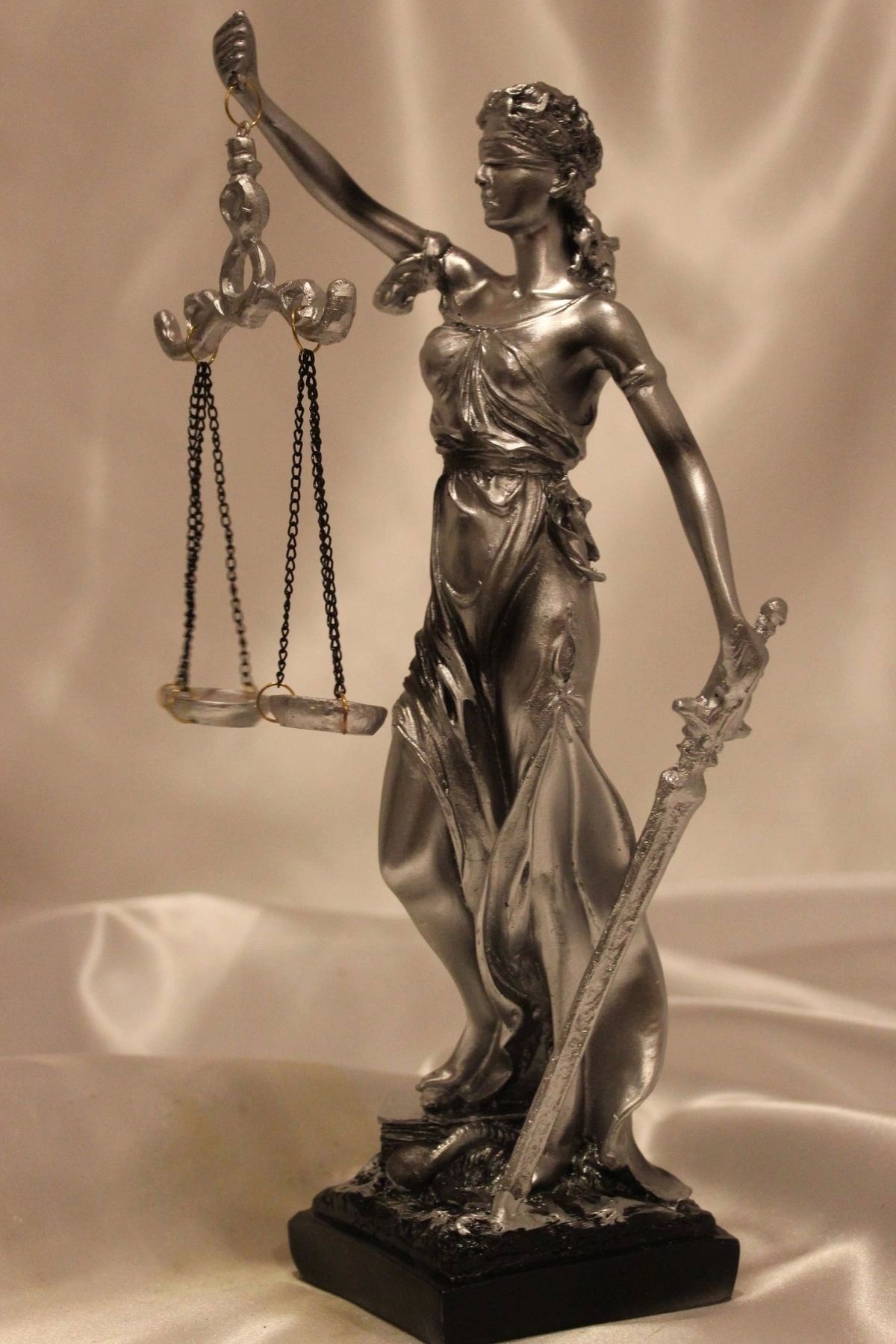RaHan Avukat Adalet Kadın Heykeli Themis Terazi Dekoratif Hakim Gümüş