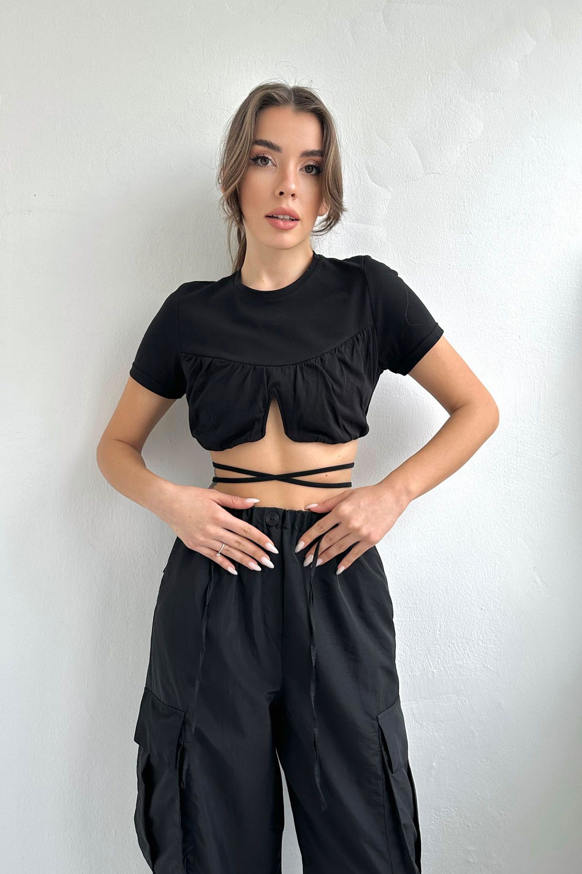 Seda Yalçın Atelier Siyah İp Detaylı Büzgülü Crop