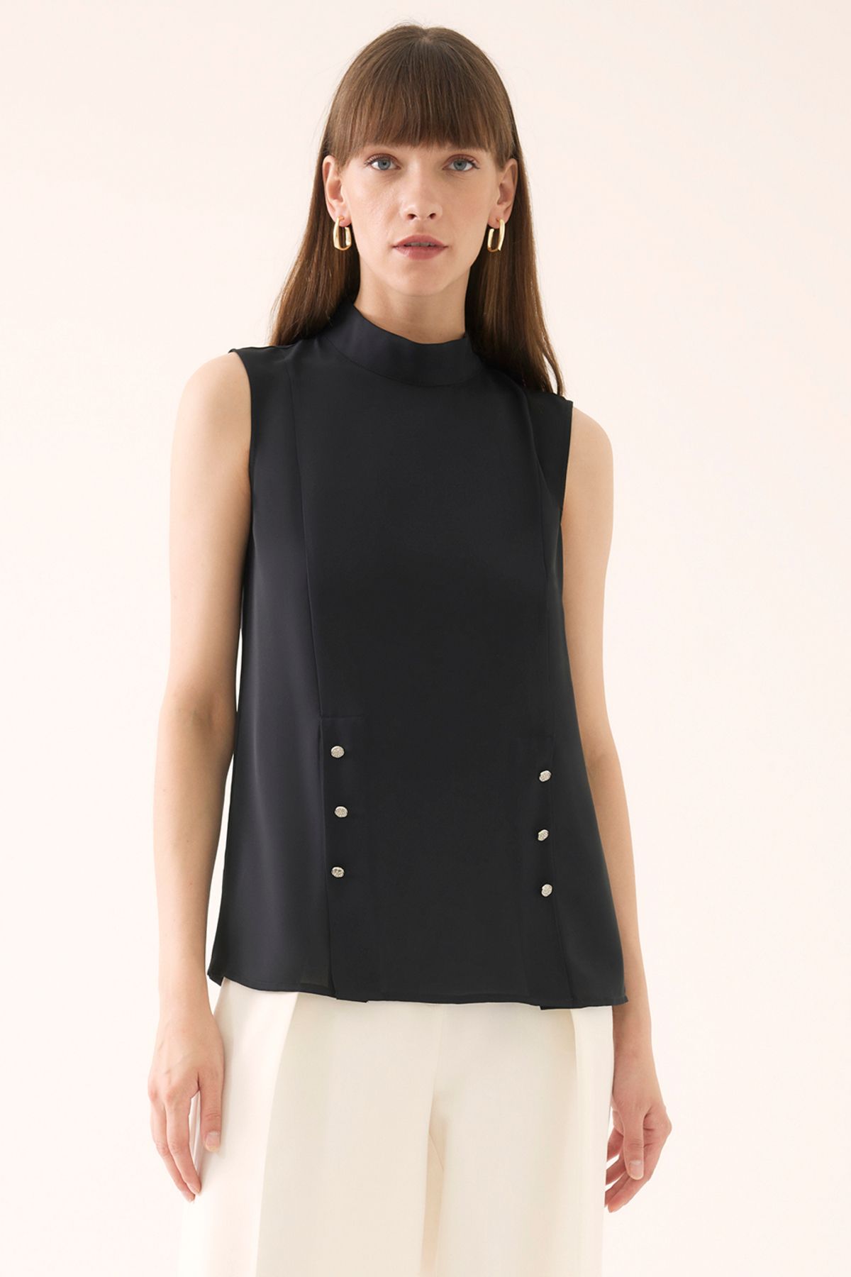 Perspective Cypress Regular Fit Standart Boy Sıfır Kol Yarım Dik Yaka Siyah Renk Kadın Bluz