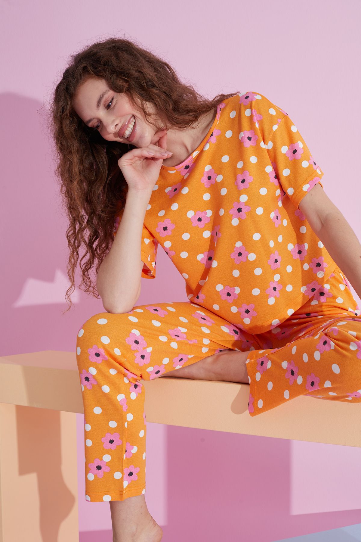 Siyah İnci turuncu puan desenli likralı Örme Pijama Takım