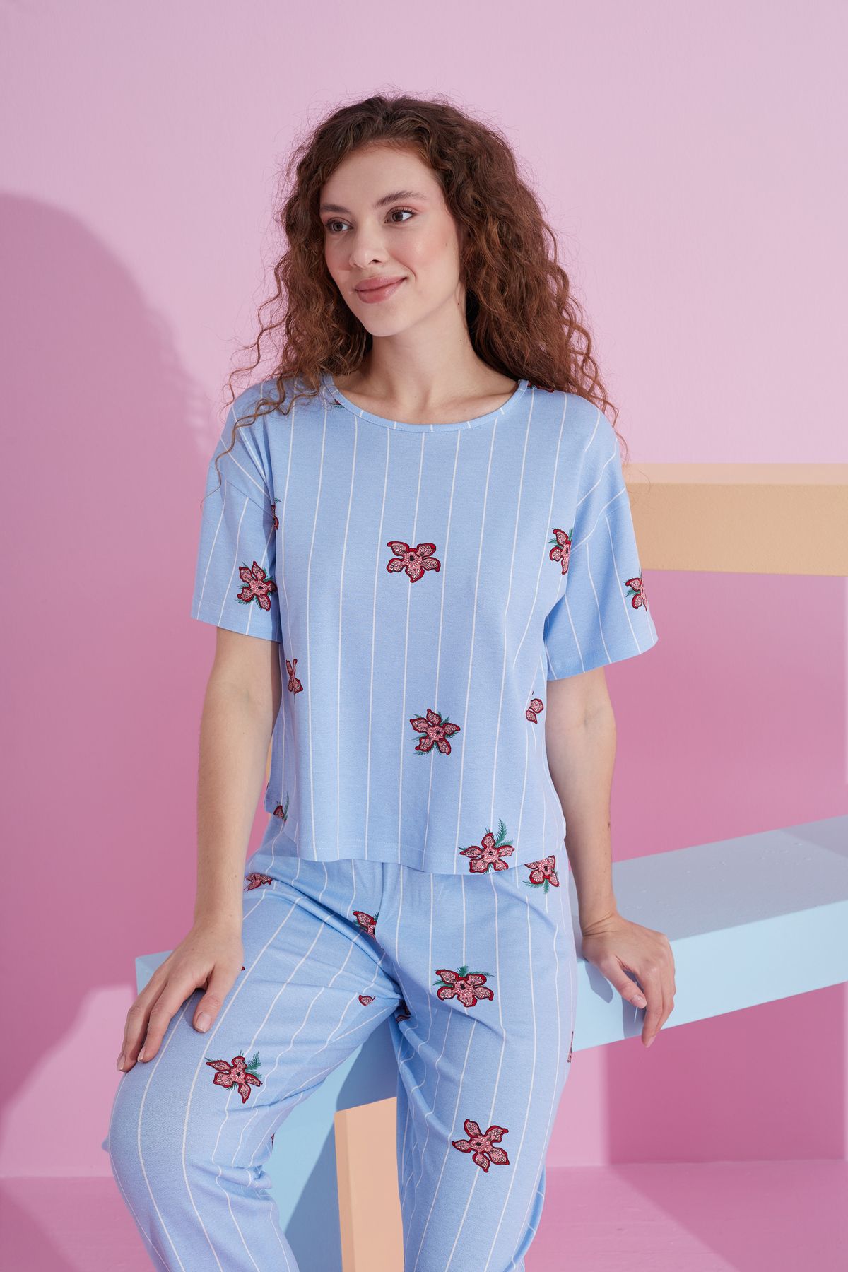 Siyah İnci mavi çiçek desenli likralı Örme Pijama Takım