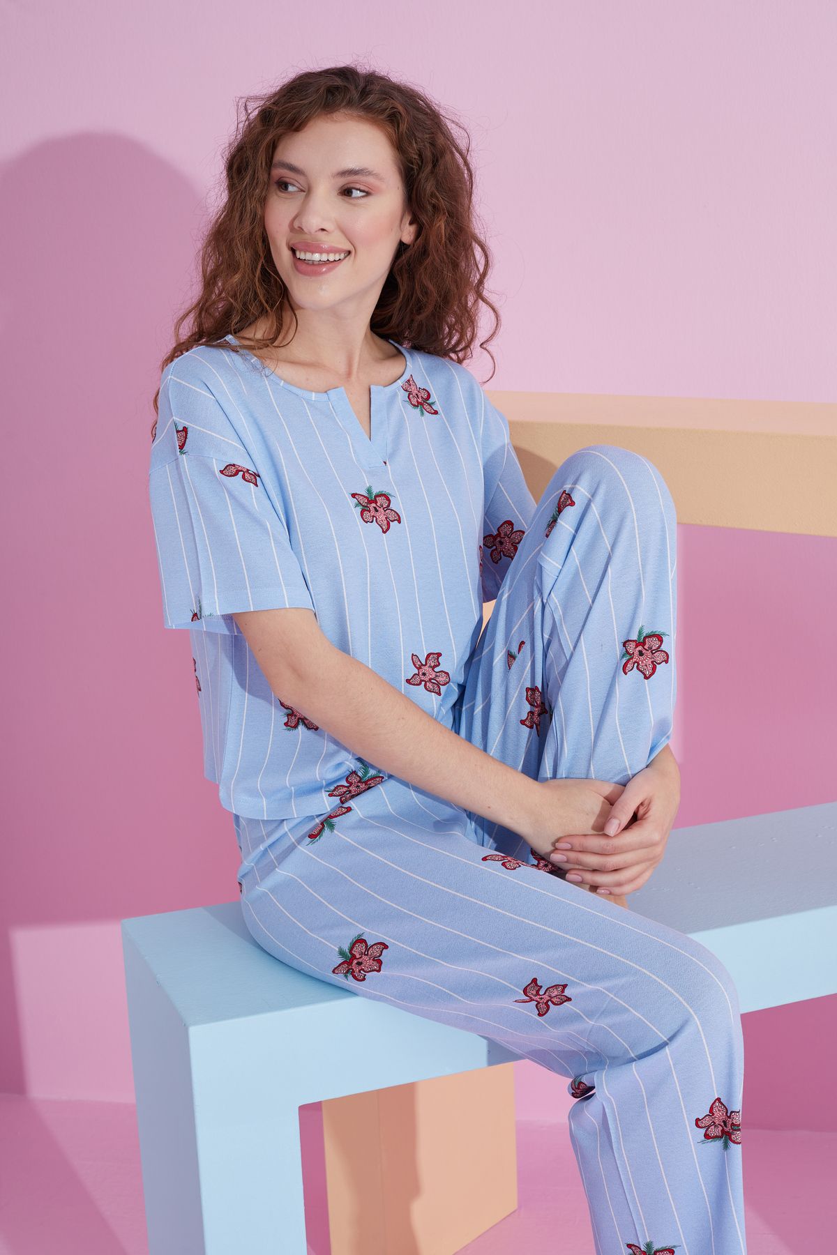 Siyah İnci mavi çiçek desenli likralı Örme Pijama Takım