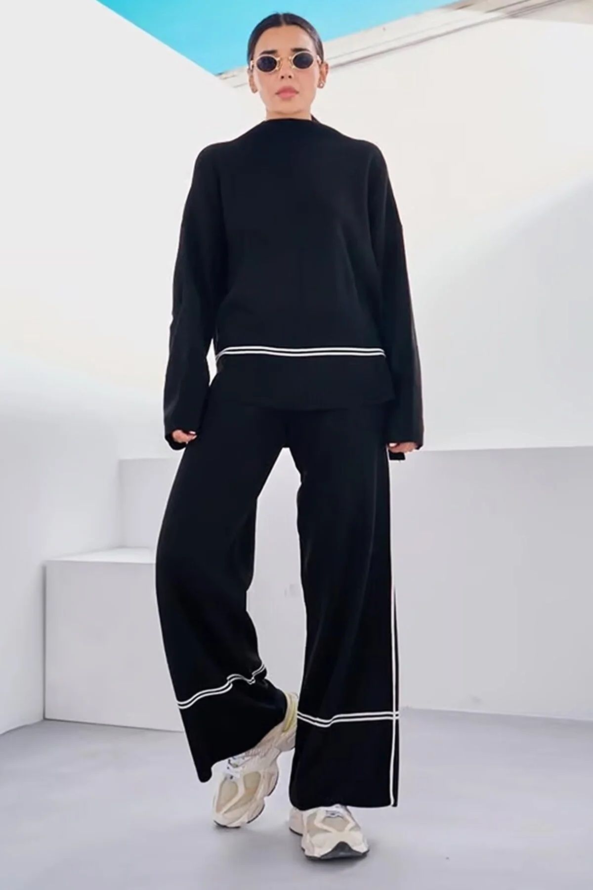 WOMAN VISION Esnek Triko Şerit Detay Oversize Kazak ve Yüksek Bel Geniş Paça Pantolon Siyah Triko Takım 3040