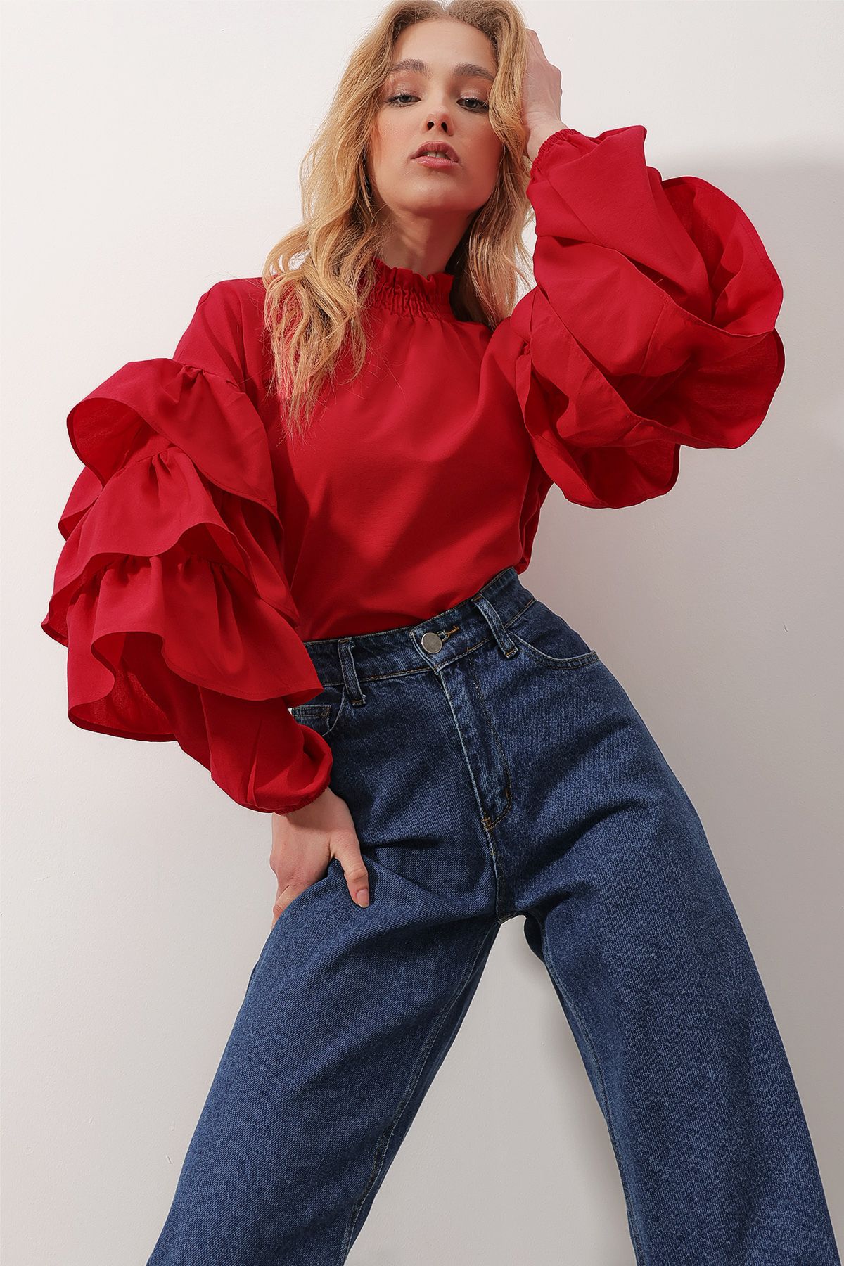 Trend Alaçatı Stili Kadın Kırmızı Balıkçı Yaka Kolları Kat Volanlı Dokuma Bluz ALC-X9762