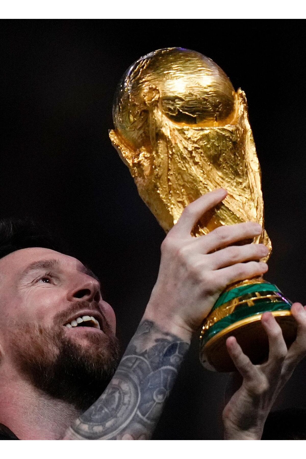 Goplast Premium 30 Cm Boy Dünya Kupası Gold Kaplama Gerçek Boyut Messi Qatar Futbol ( 30cm )