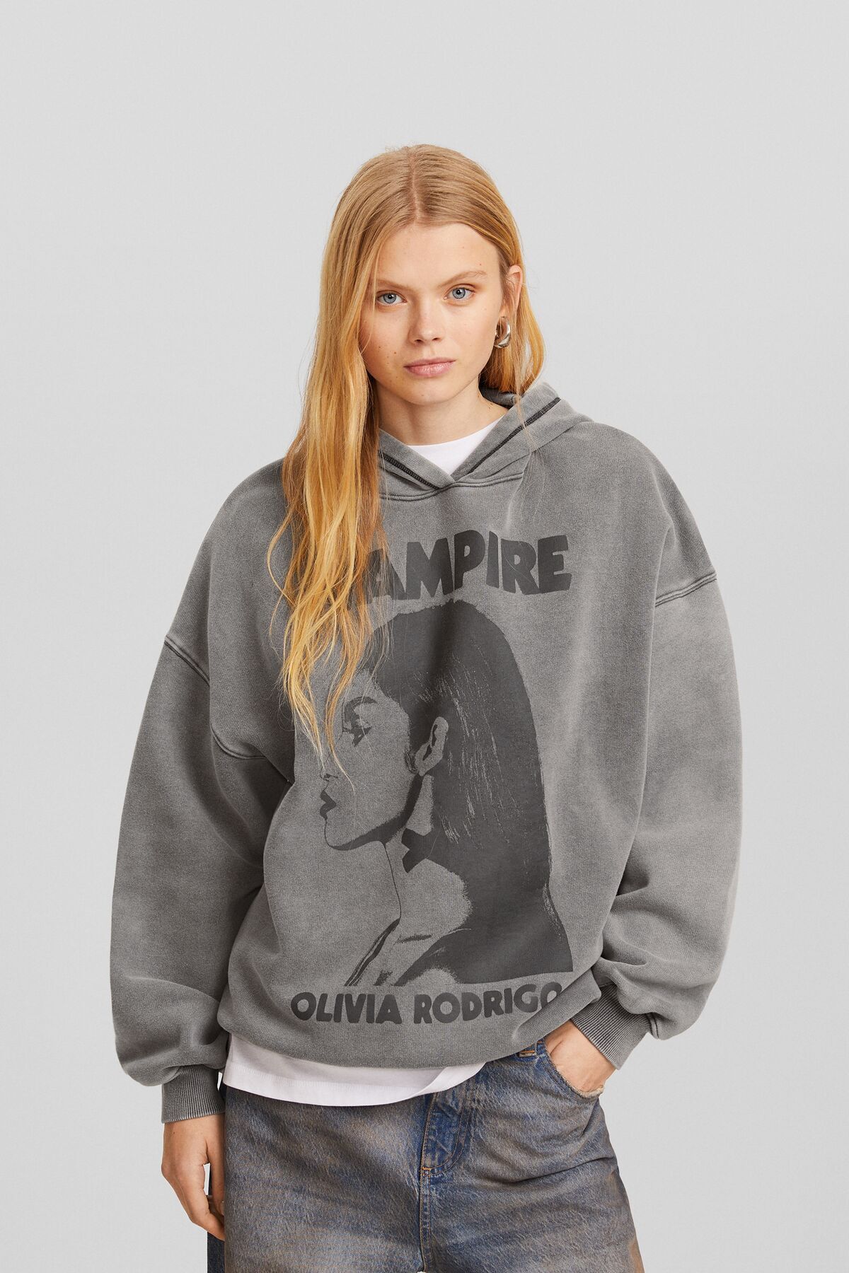 Bershka Olivia Rodrigo baskılı kapüşonlu sweatshirt