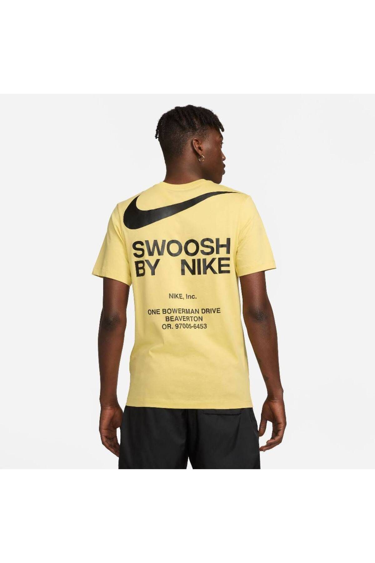 Nike SWOOSH SARI BASKILI YUMUŞAK ERKEK T-SHİRT