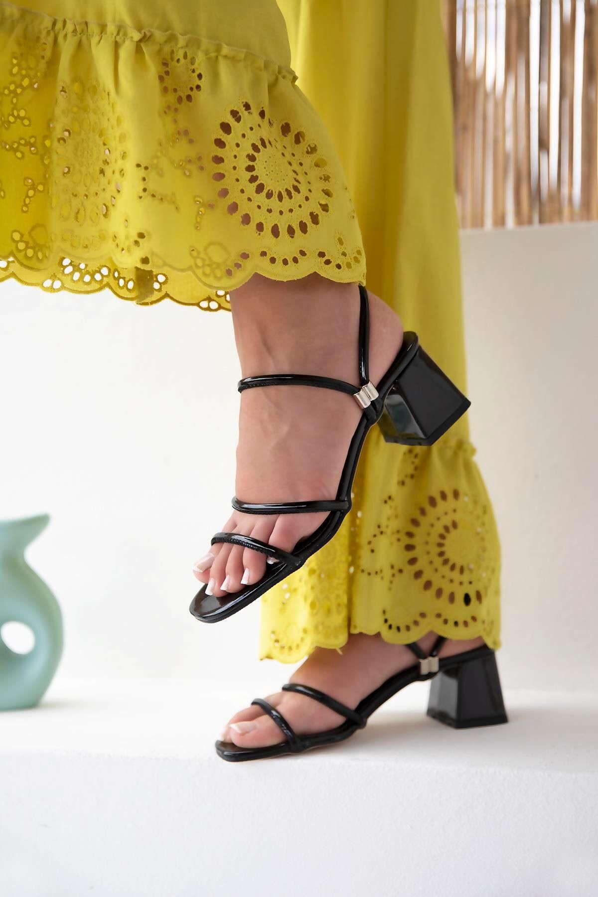 Straswans Camren Kadın Topuklu Rugan Sandalet Siyah