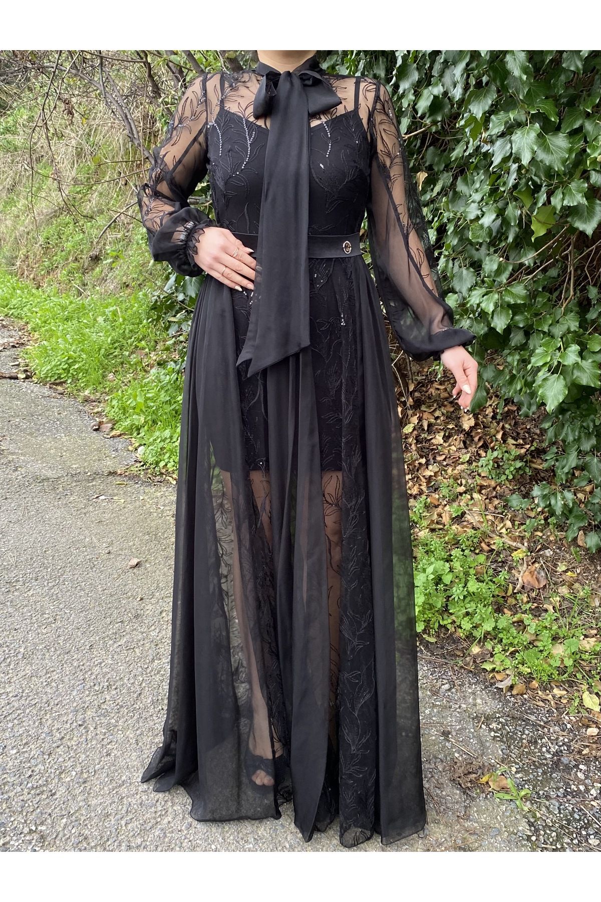 Green World Siyah İçi Kısa Üstü Payetli Uzun Şifon Kravat Yaka Abiye Elbise