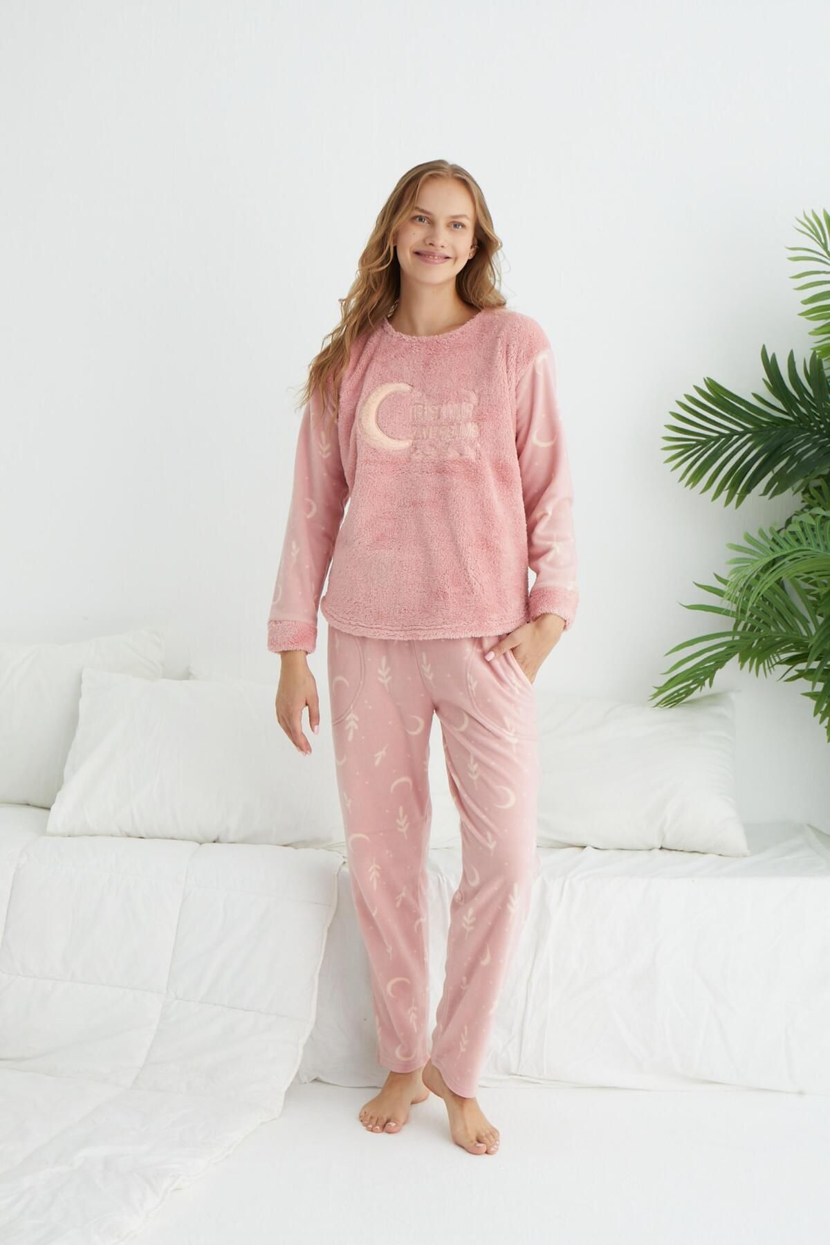 Estiva Kadın Kışlık Ay Desenli Polar Pijama Takımı