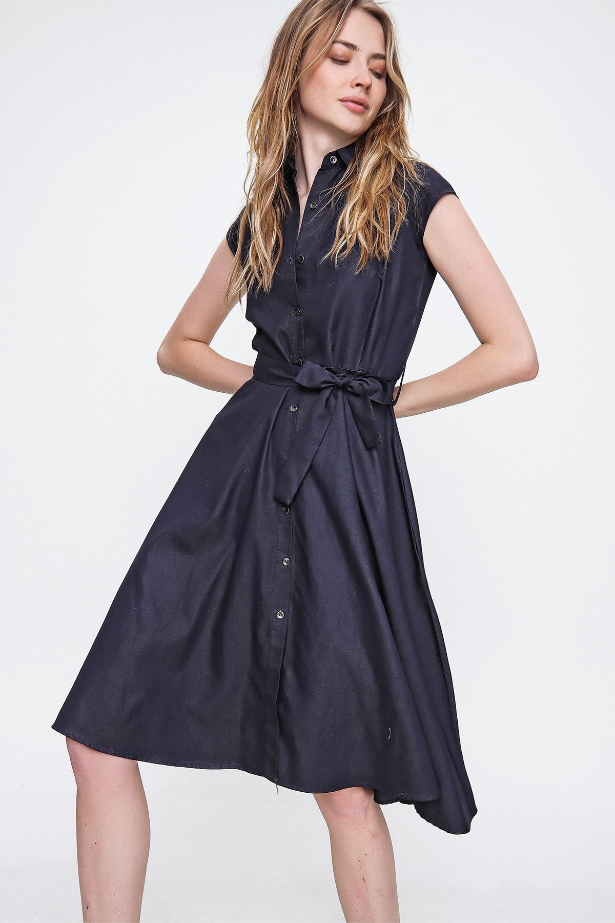 Trend Alaçatı Stili Kadın Lacivert Kolsuz Beli Kemerli Denim Elbise ALC-X6394
