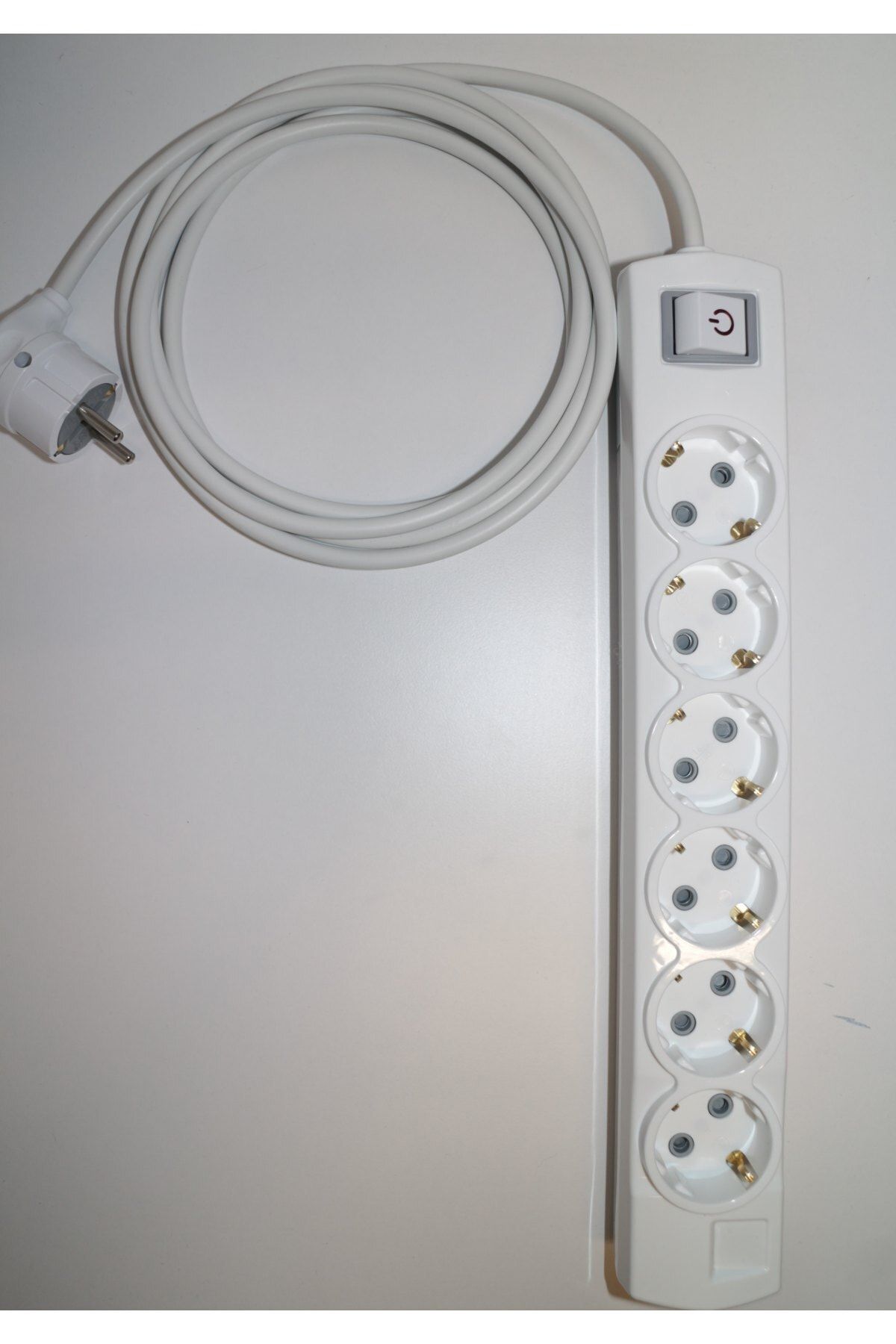 3K ÖZGÜR ELEKTRİK Beyaz Anahtarlı Topraklı Çocuk Korumalı Grup Priz Ara Kablo 6'lı  8 mt.