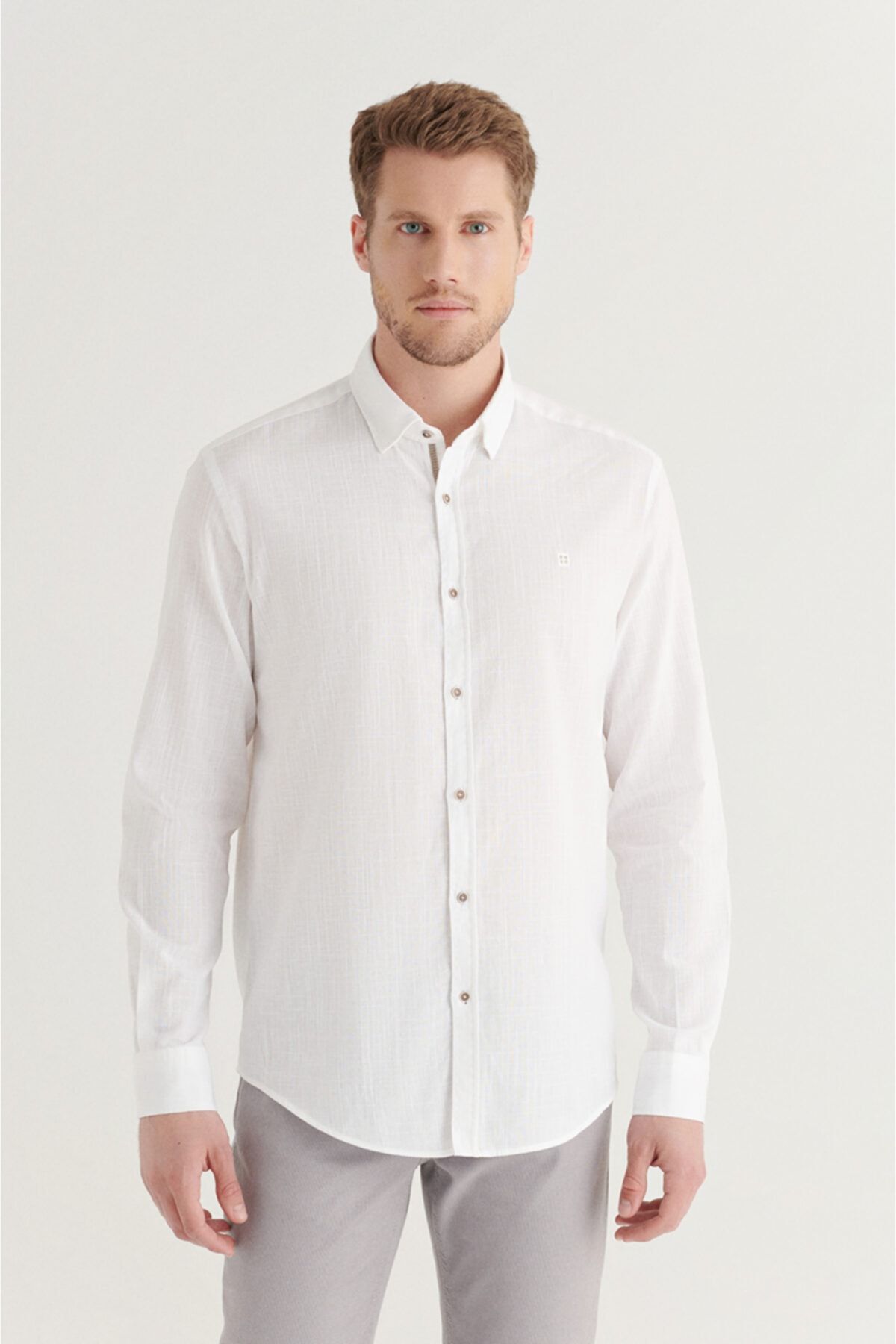 Avva Erkek Beyaz Düz Alttan Britli Yaka Regular Fit Gömlek A11y2141