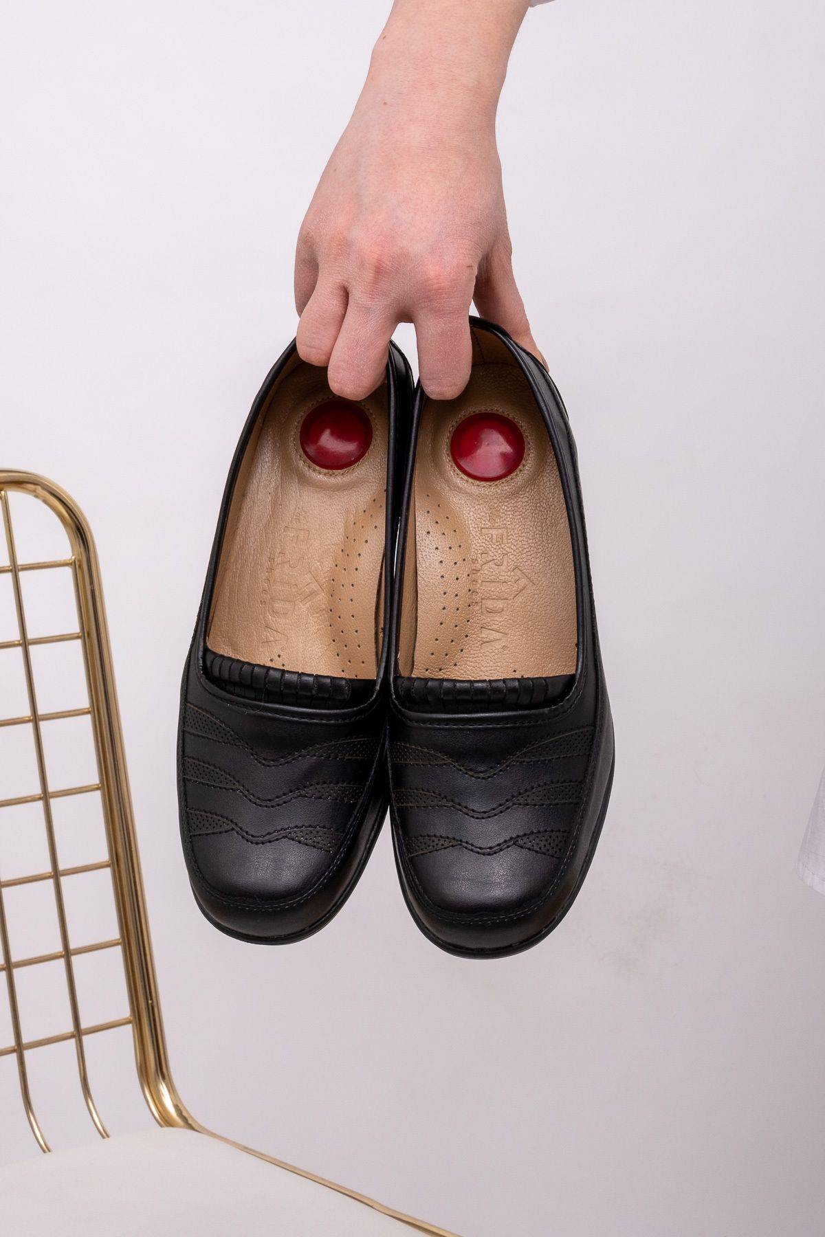 Ayakkabı Bahçesi Kadın Siyah Ortopedi Hakiki Deri Taban Günlük Anne Ayakkabısı