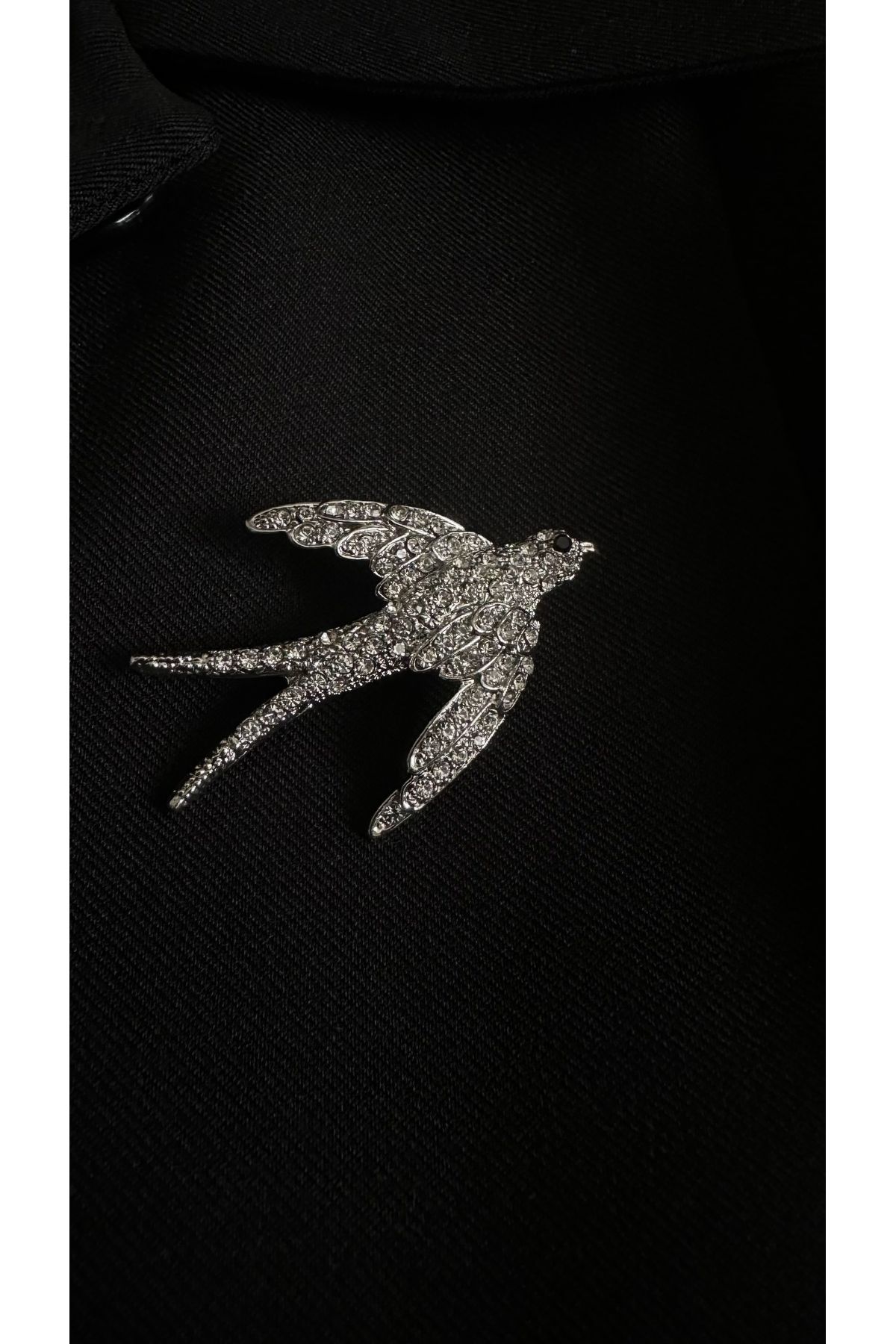 Âlâ Atelier Kristal taşlı kuş broş gümüş kuş yaka iğnesi