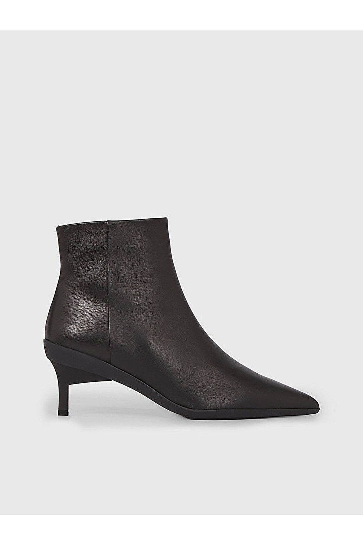 Calvin Klein Kadın Deri Sivri Burun Yüksek Topuklu Siyah Klasik Topuklu Ayakkabı HW0HW01838-BEH