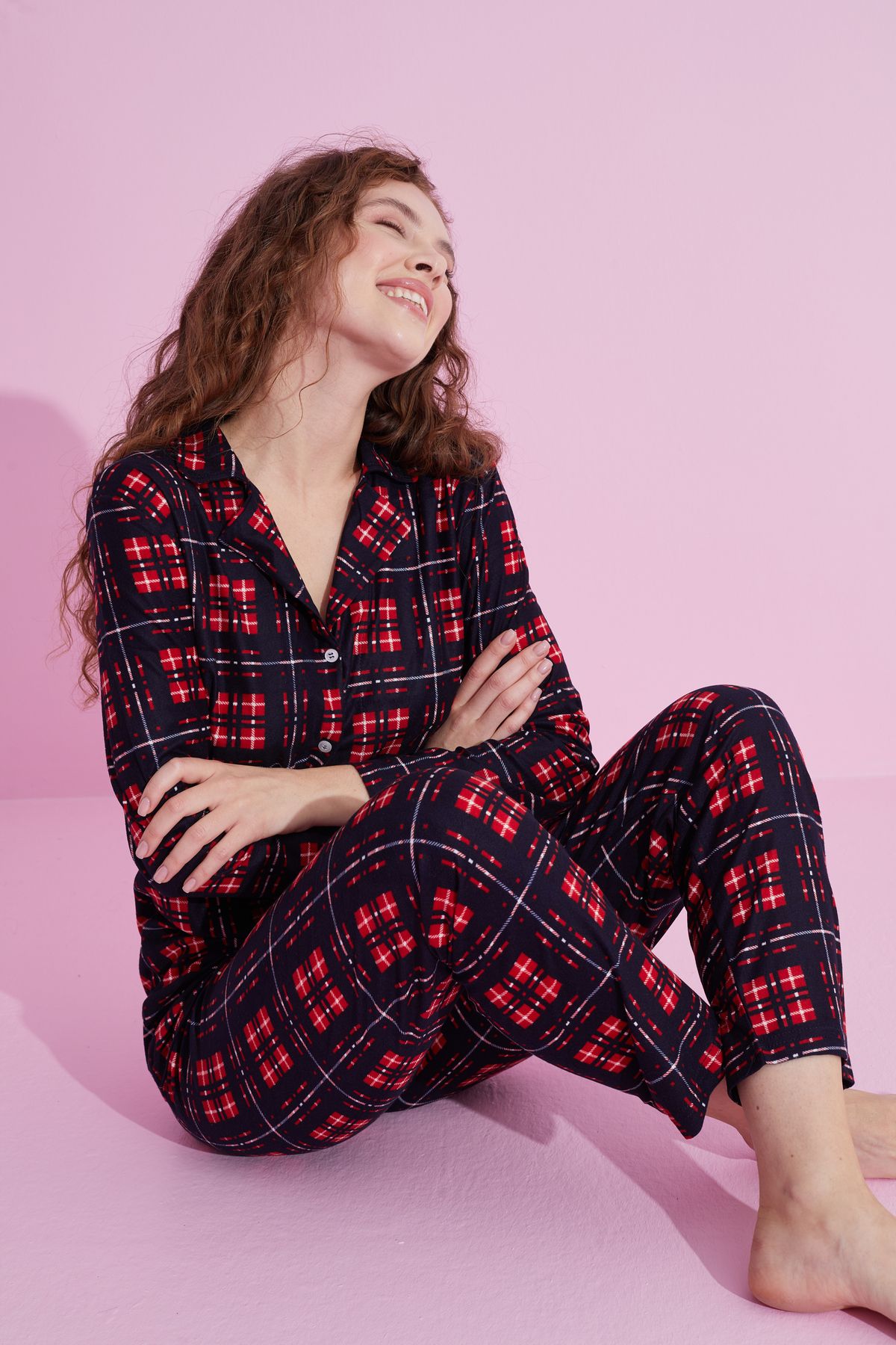 Siyah İnci lacivert ekose Yılbaşı desenli Düğmeli Süet Pijama Takım