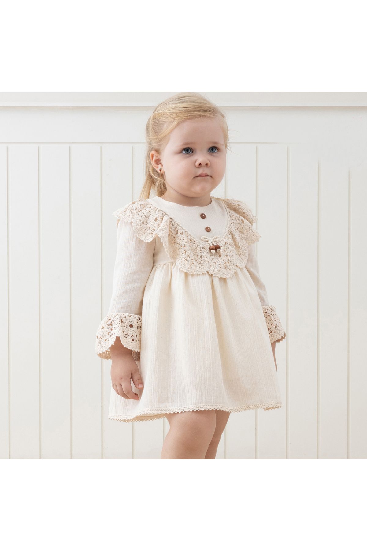 DIDuStore Dantel Yaka ve Kol Detaylı Zarif Bej Kız Bebek Elbisesi