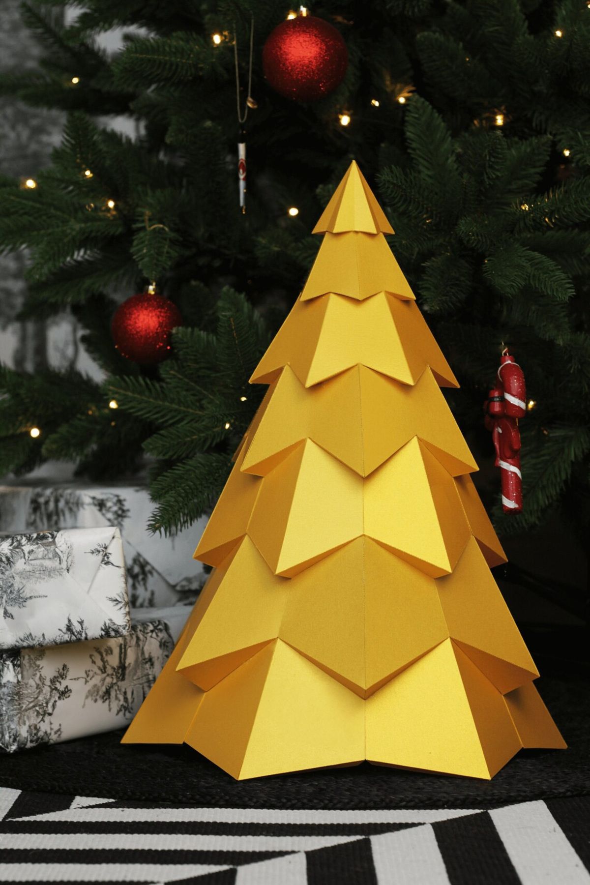 leathiqu Yılbaşı Ağacı Noel Ağacı Lüks Gold Karton Ağaç