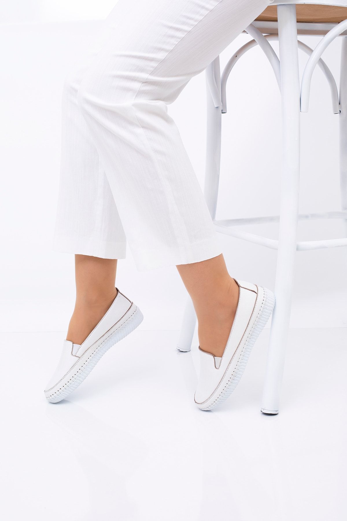 Ayakkabı Bahçesi Kadın Beyaz Tam Ortopedik Düz Yazlık Saraçlı Babet Ayakkabı
