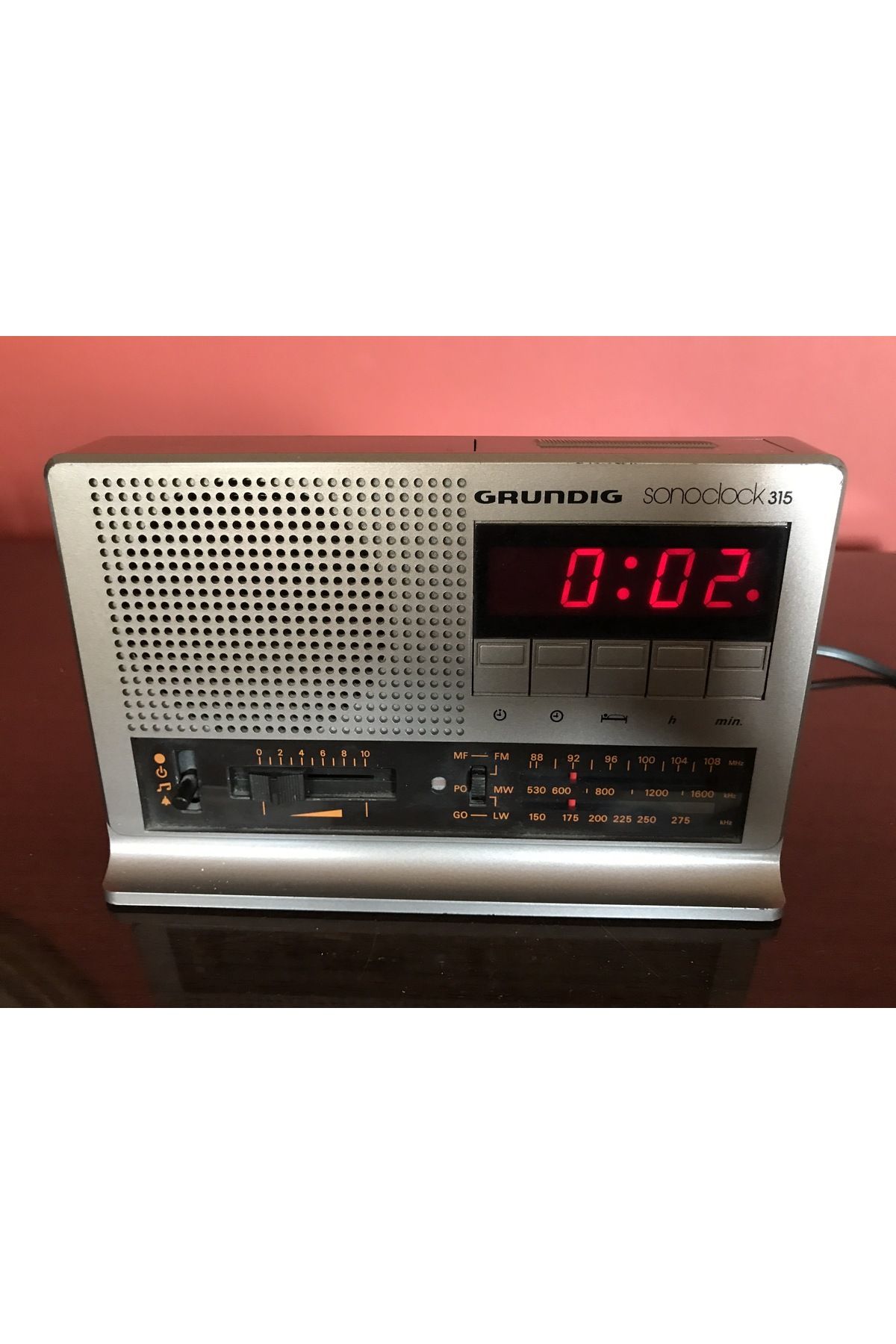 Grundig 1980 ler Grundig sonoclock 315 alarmlı radyo 20 x 12,5 x 8,5 cm Ölçülerinde - çalışır durumda