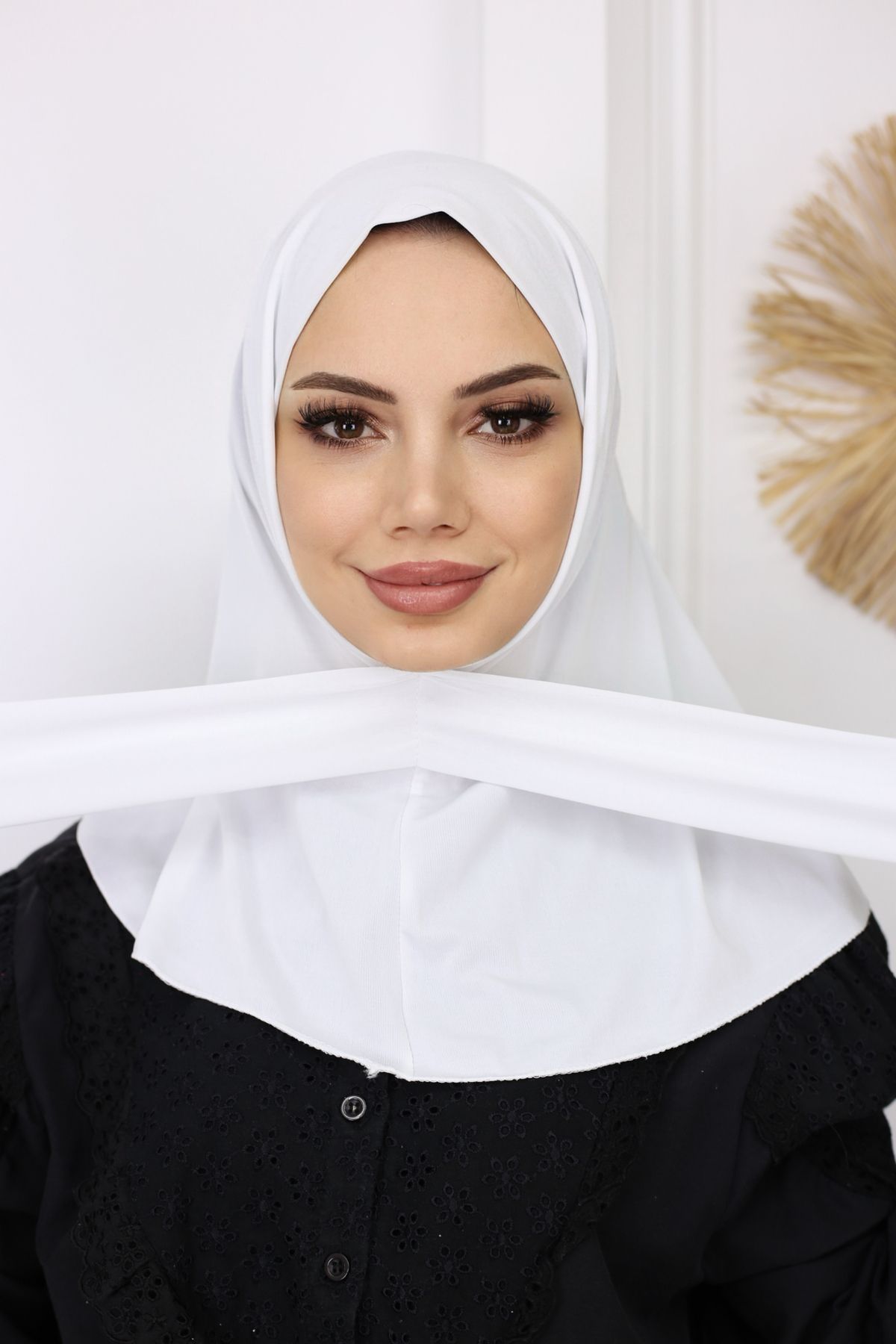 Diella -beyaz-çıtçıtlı Hazır Pratik Hijab Günlük Ve Havuz Bone Tesettür Kadın Şal Eşarp