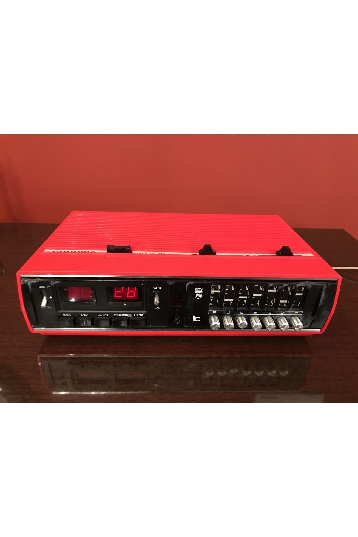Grundig 1970 ler Grundig sono clock kırmızı renkli Alarmlı radyo - çalışır durumda