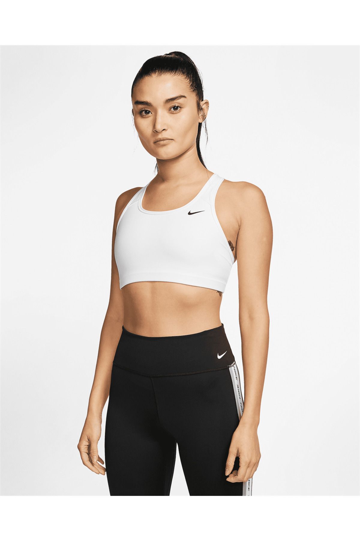 Nike Swoosh Orta Destekli Dolgusuz Kadın Spor Sütyeni