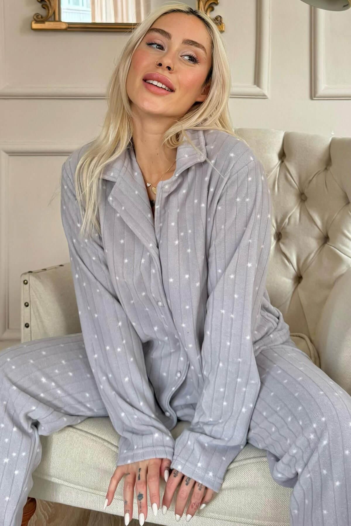 Pijamaevi Gri Lune Desenli Önden Düğmeli Peluş Polar Pijama Takımı