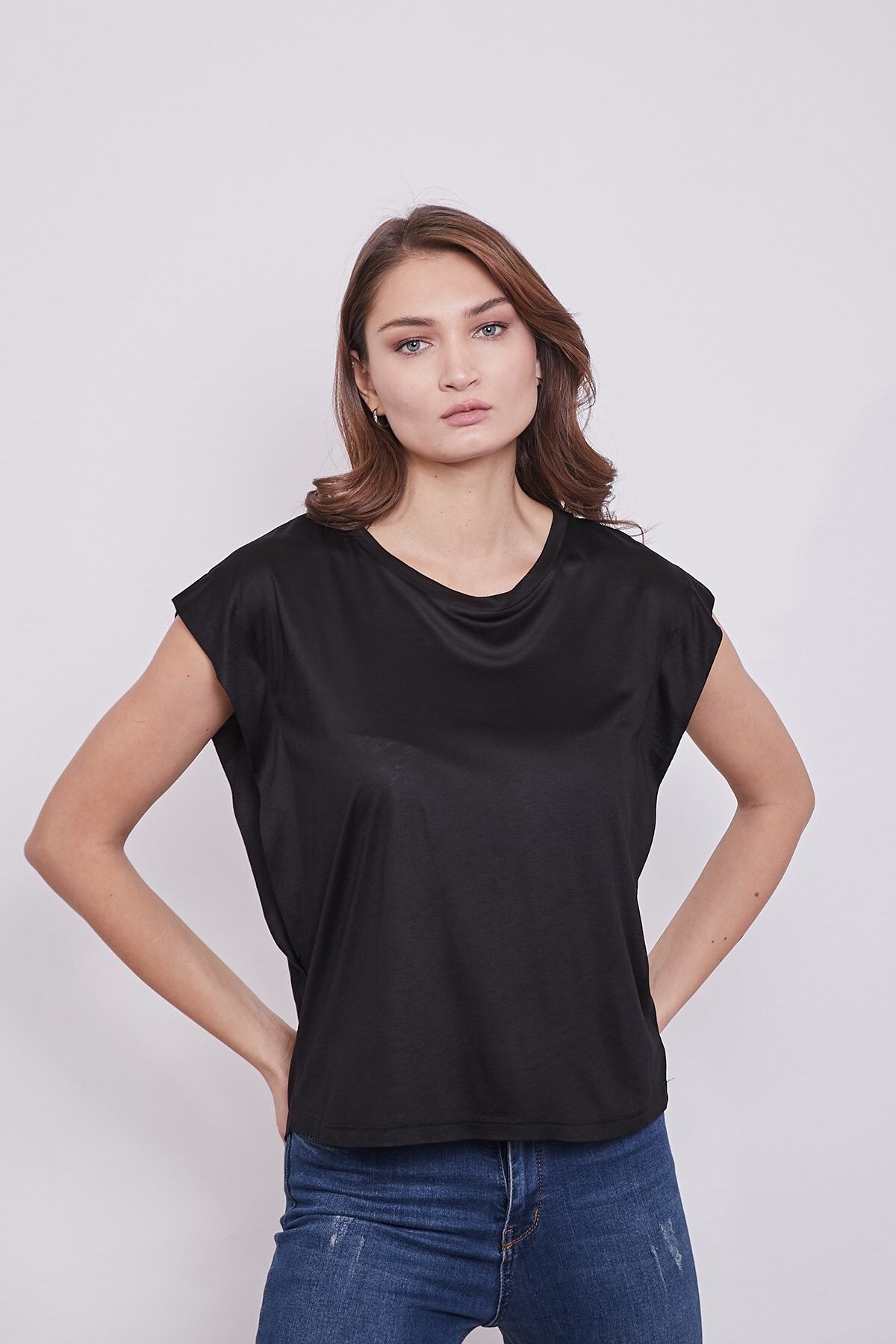 Jument Lycrasız Pamuklu Geniş Sıfır Yaka Düşük Omuz T-shirt-siyah