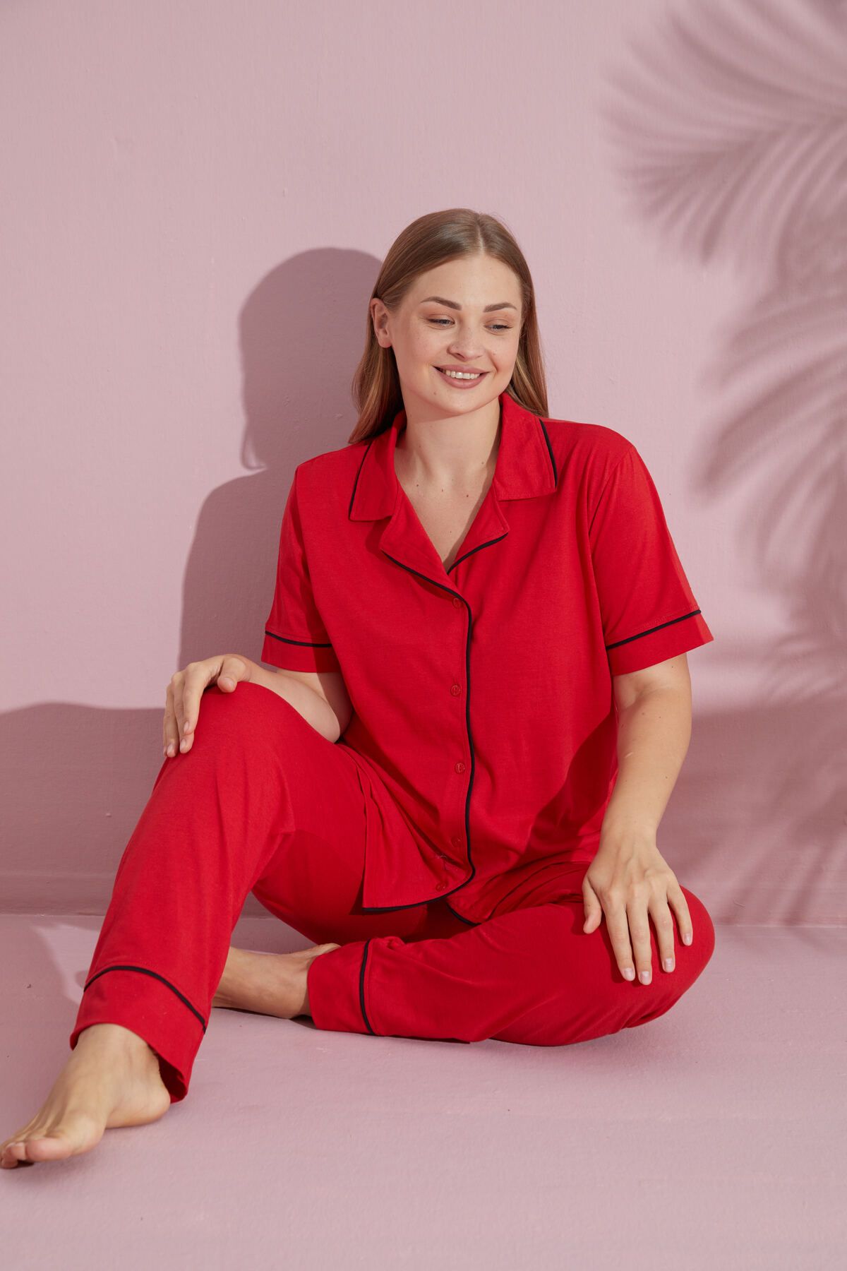 PİJAMOOD Büyük Beden Kadın Kırmızı Kısa Kollu Pamuklu Önden Düğmeli Biyeli Pijama Takımı
