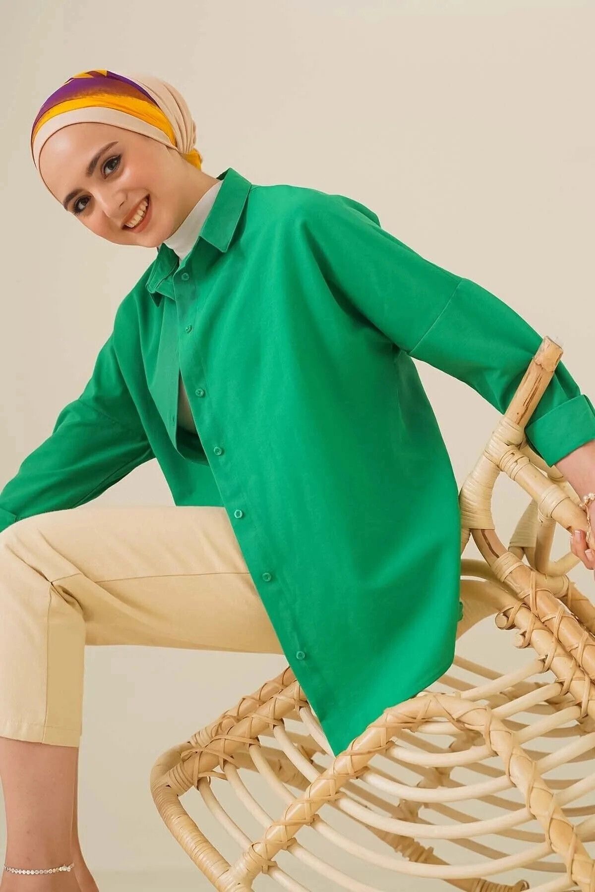 hazelin Kadın Tesettür Koyu Yeşil Geniş Kalıp Uzun Basic Gömlek HZL24W-BD139001