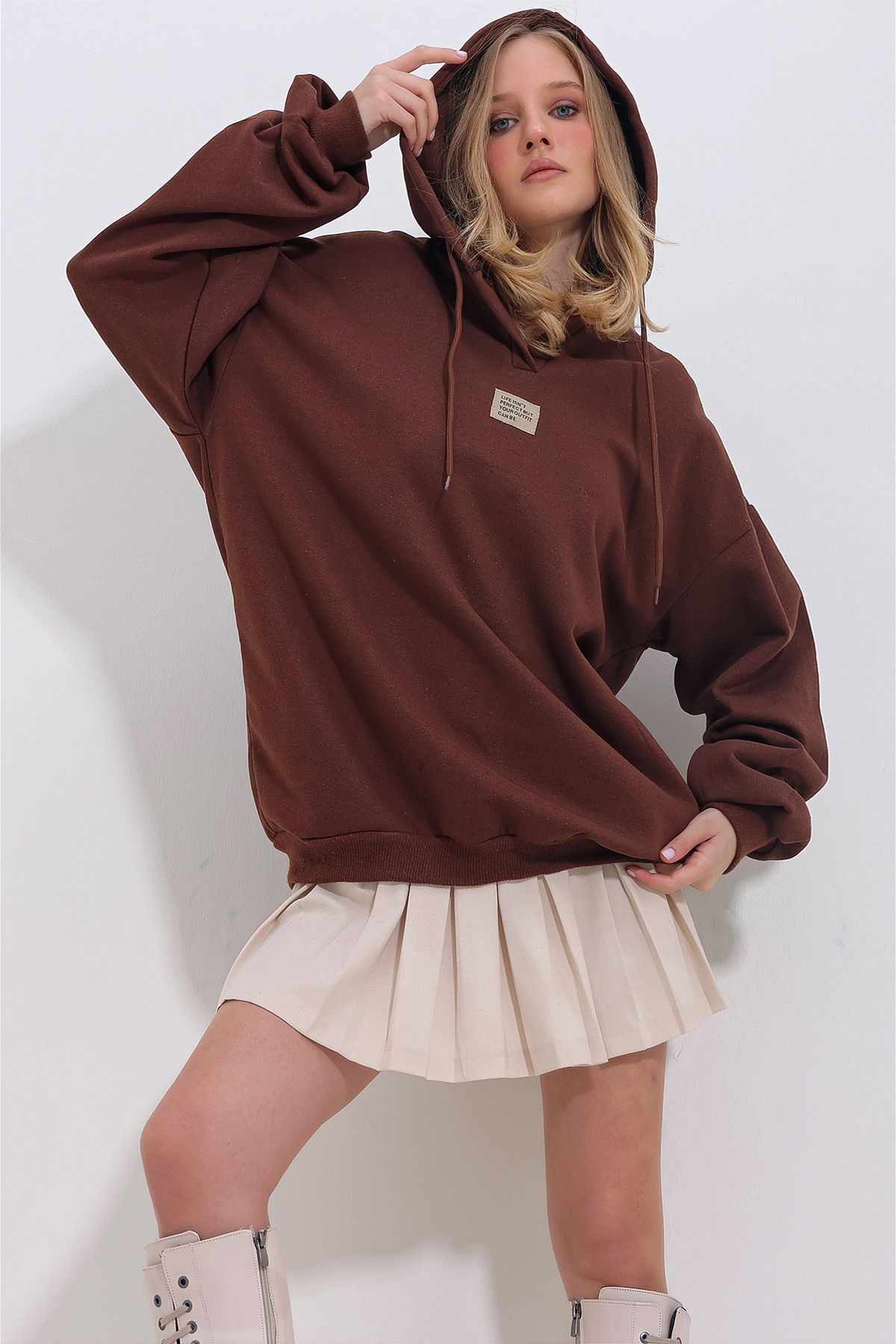 Trend Alaçatı Stili Kadın Kahve Kapüşonlu Oversize İçi Şardonlu Sweatshirt ALC-X11406
