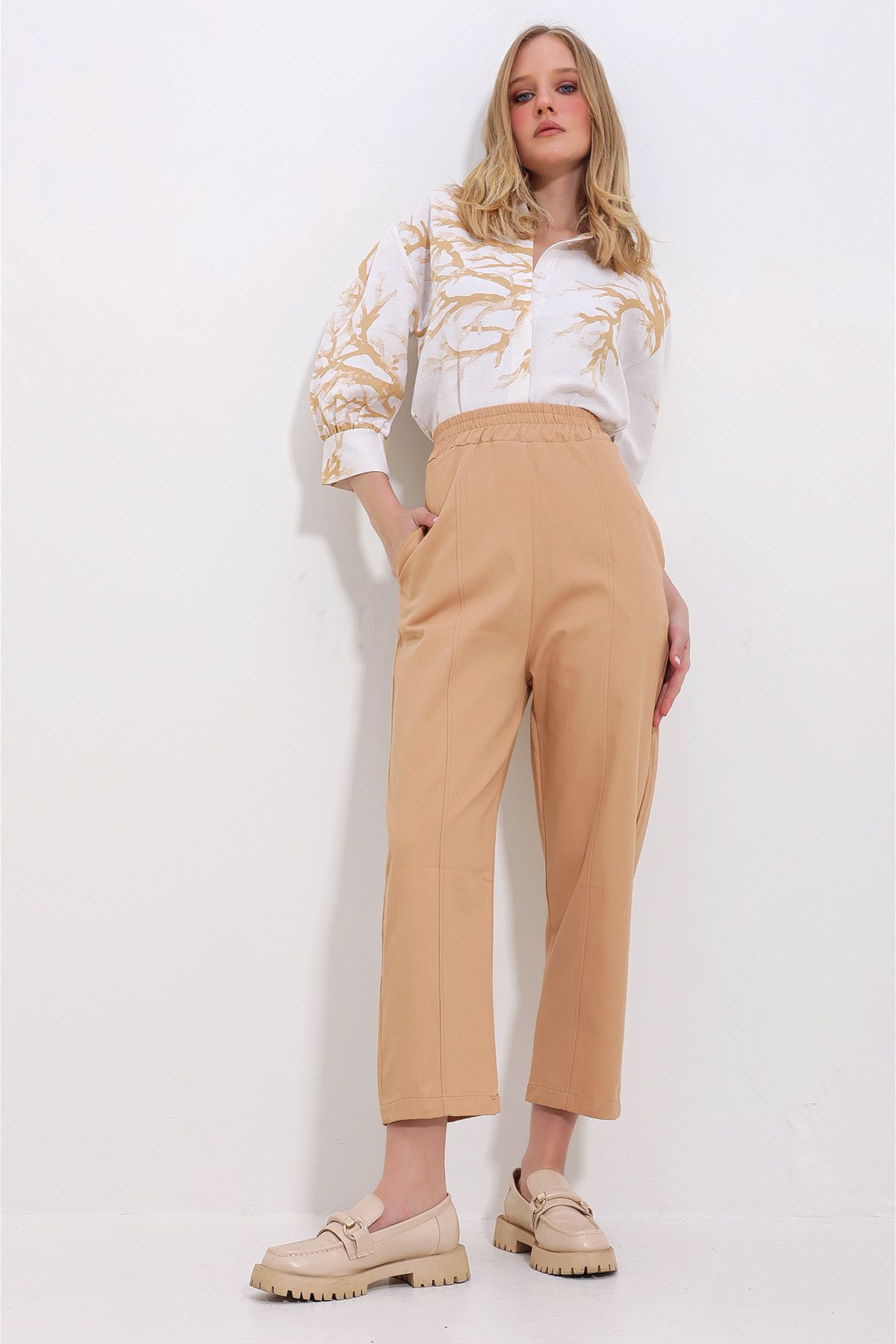 Trend Alaçatı Stili Kadın Camel 3 Cepli Beli Lastikli Önü Dikişli Gabardin Pantolon ALC-X11417