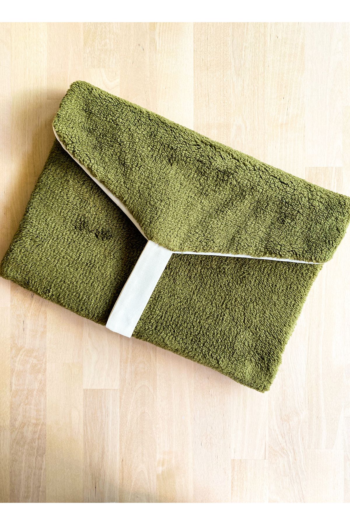 Anı Home Yeşil Peluş Krem Astarlı Zarf Modeli Laptop Ve Evrak Çantası