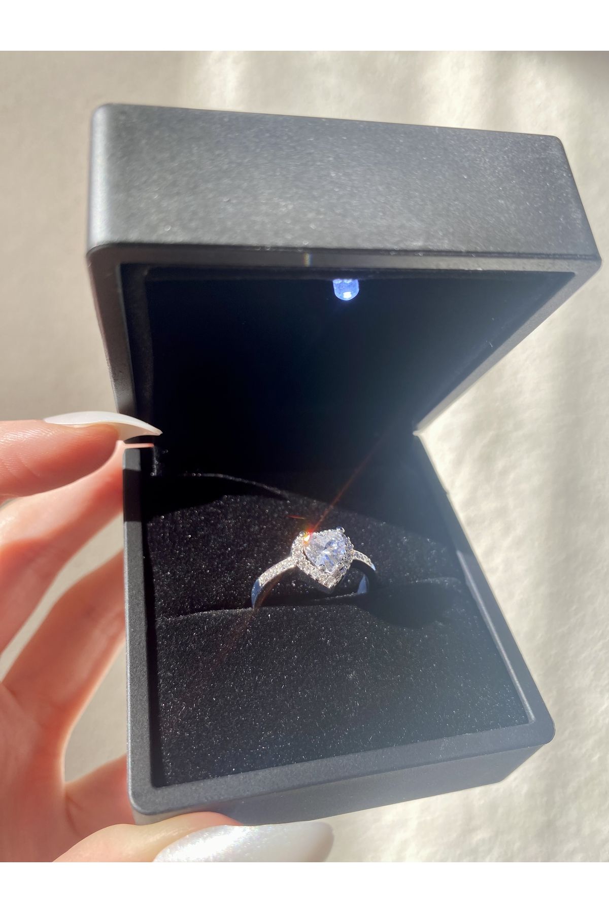 Alikra Aksesuar Işıklı kutuda gümüş Kalpli ayarlanabilir ciddi ilişki yüzüğü hediye yüzük ışıklı kutu