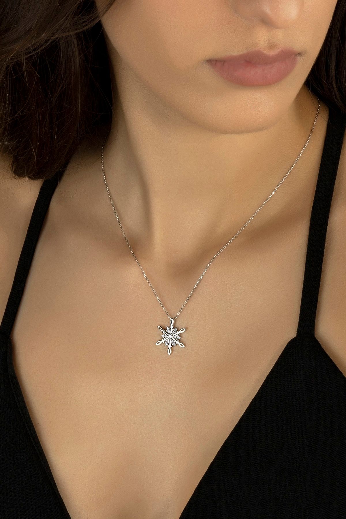 Kara Jewelry Gümüş Kolye Orijinal Swarovskı Taşlı Kar Tanesi Temalı Bayan Kolye