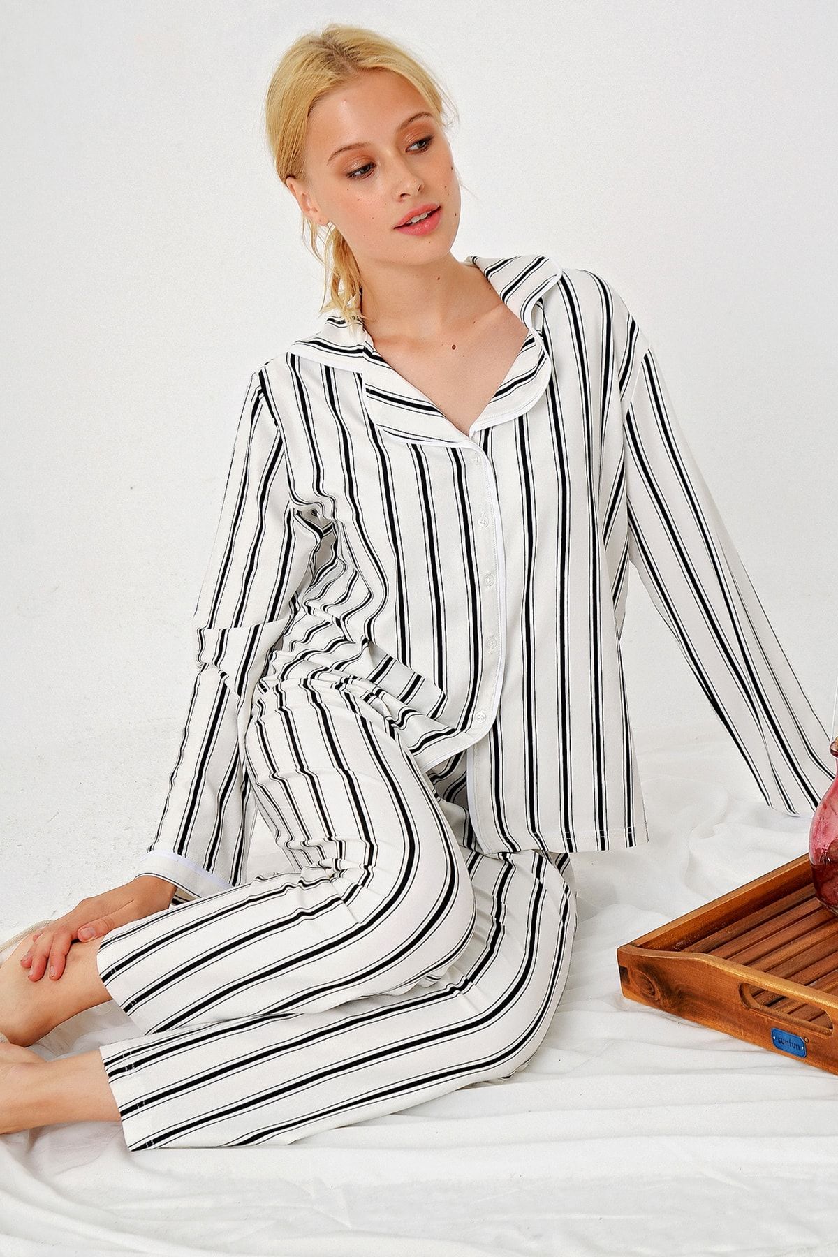 Trend Alaçatı Stili Kadın Ekru Çizgili Gömlek Yaka Pijama Takım ALC-X4801