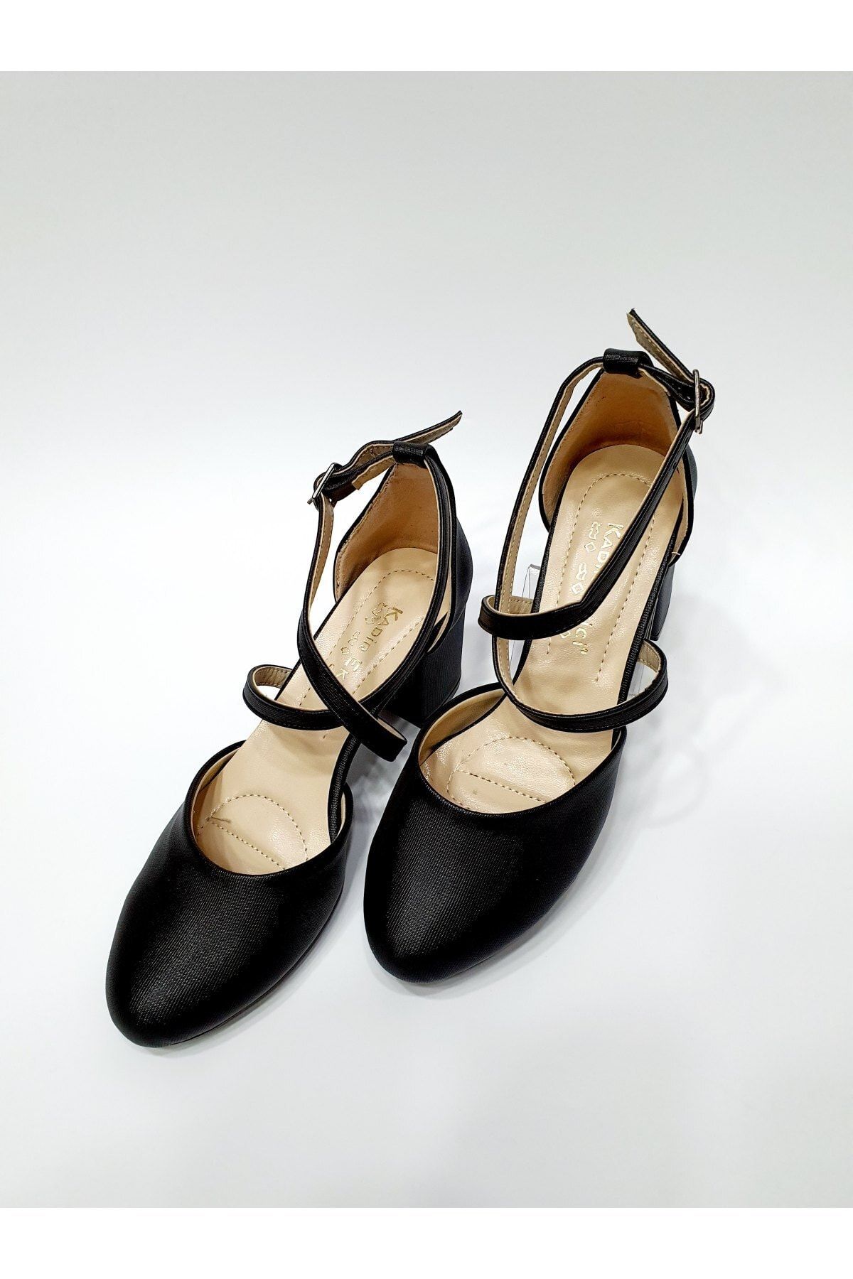 NİLYA Kadın Siyah Yanı Açık Çapraz Bantlı Yuvarlak Topuklu Ayakkabı