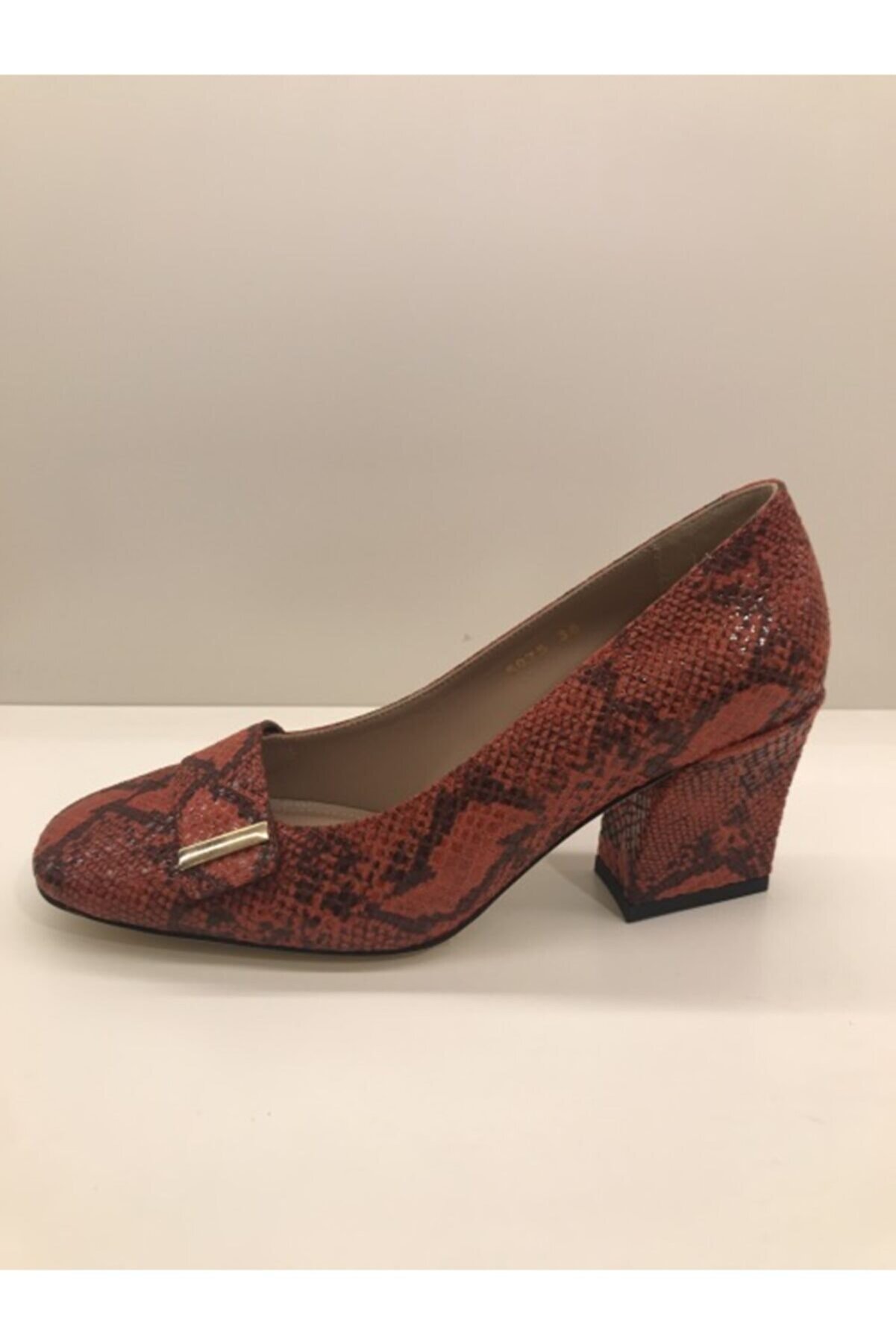 İnci Kadın Kırmızı Topuklu Yılan Derisi Görünümlü Topuklu Ayakkabı