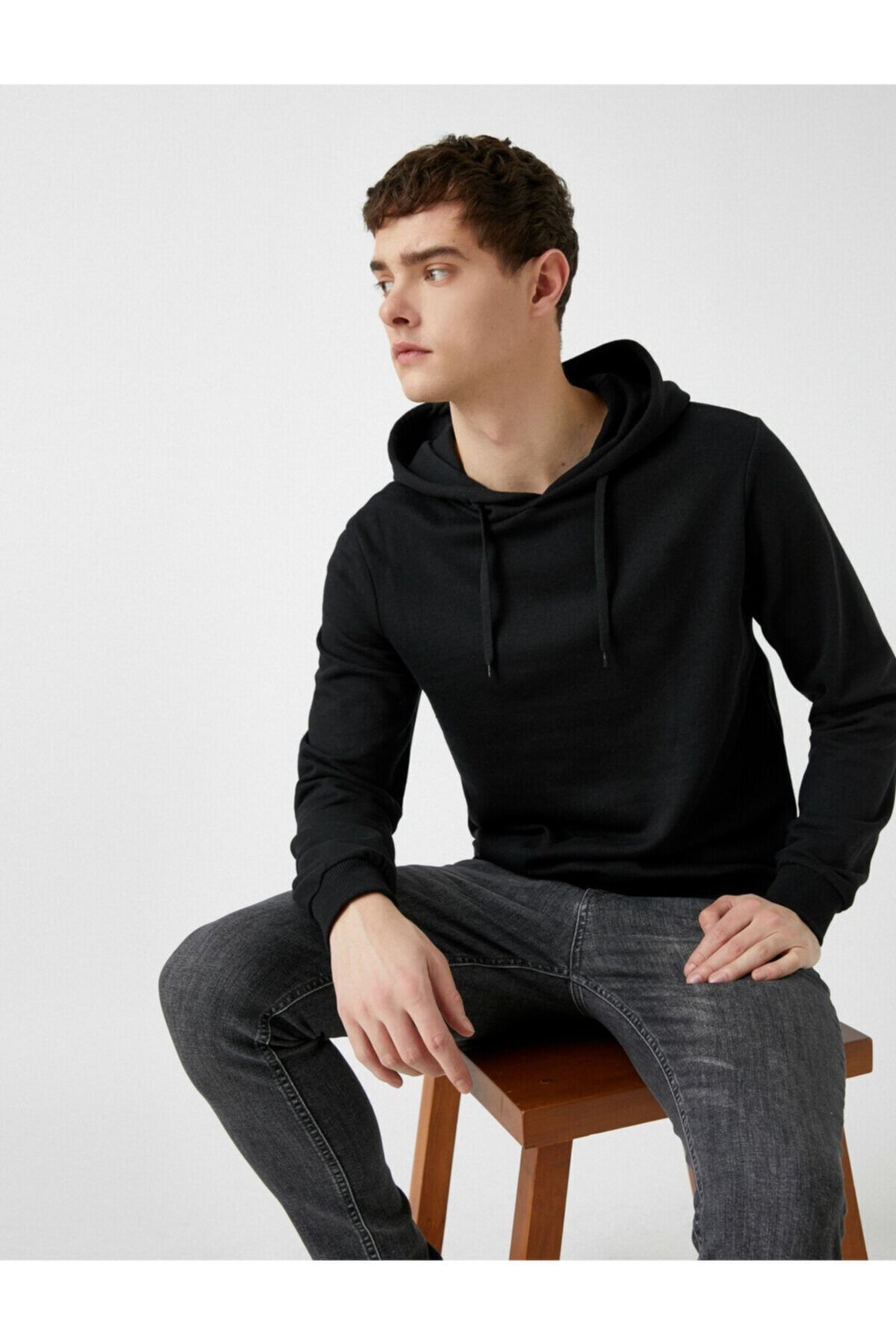 Koton Erkek Siyah Kapüşonlu Pamuklu Uzun Kollu Basic Sweatshirt