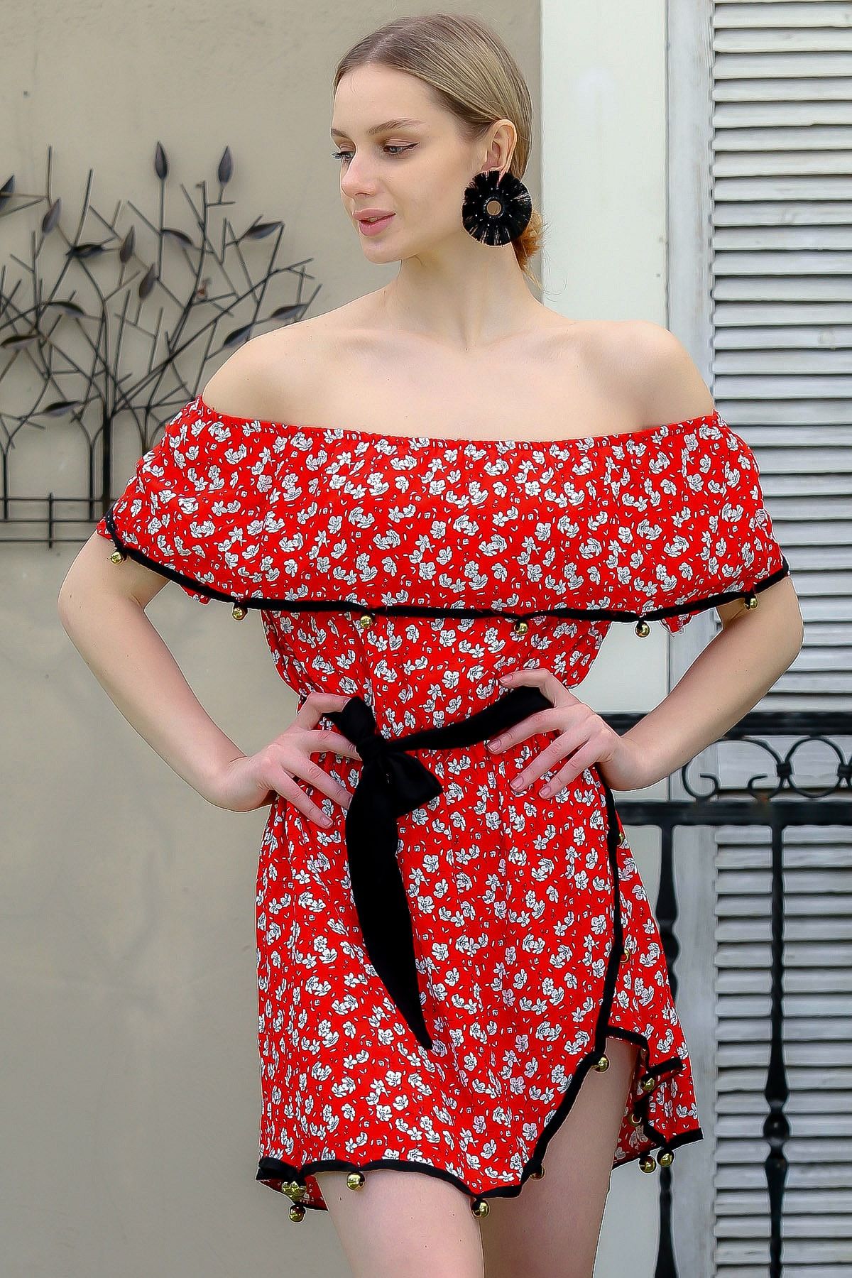 Chiccy Kadın Kırmızı Carmen Yaka Boncuk İşlemeli Çiçek Desenli Kuşaklı Mini Dokuma Elbise M10160000EL94997