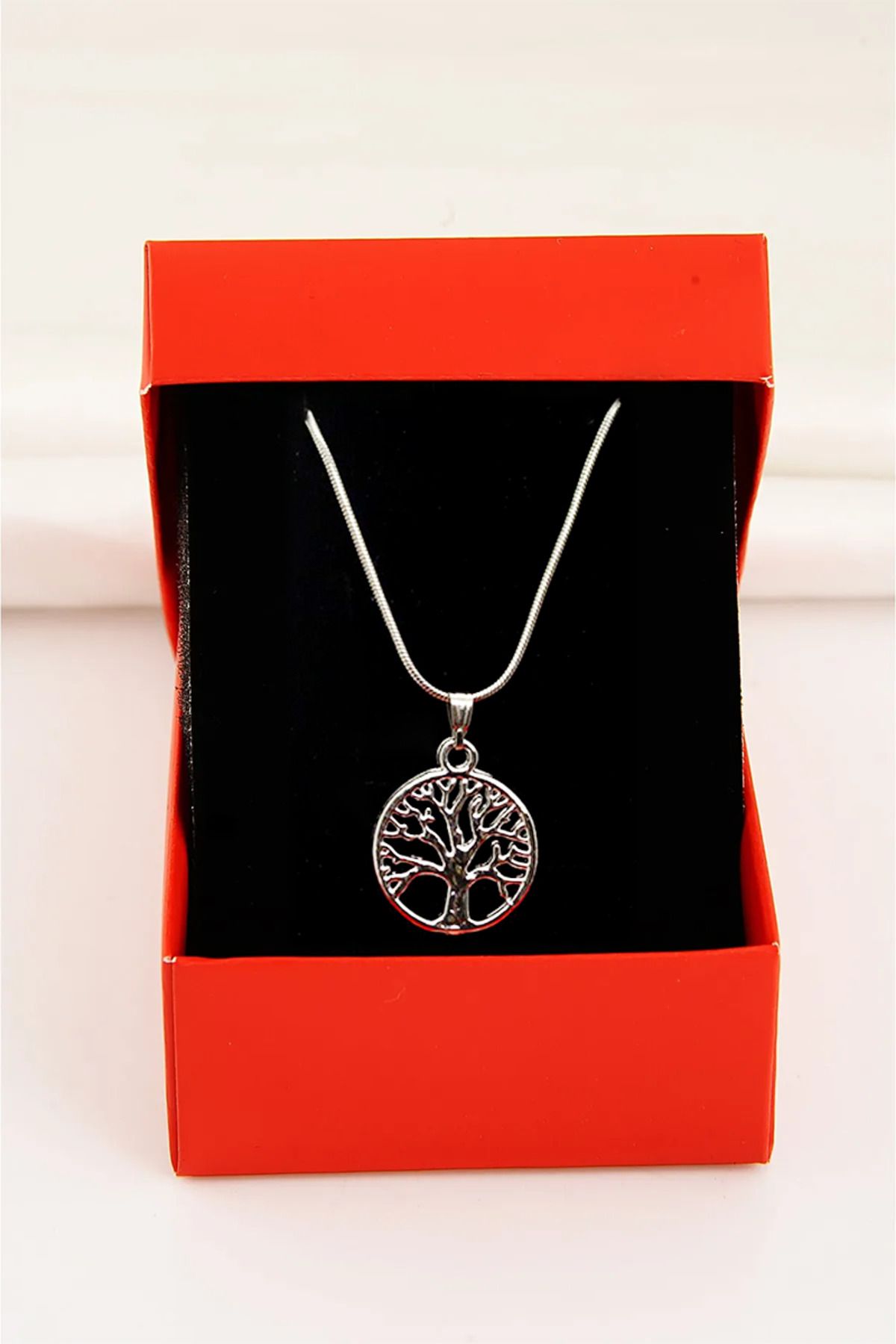 EUROMODA Yaşam Ağacı Tasarımlı Özel Yılan Zincirli Gümüş Renkli Kolye