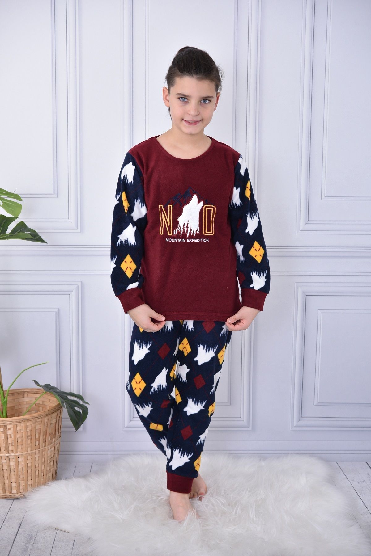 KAPİKİDS Uzun Kollu, Pantolonu ve Kolları Manşetli, Kalın Kışlık Kurtlu Polar Erkek Çocuk Pijama Takımı