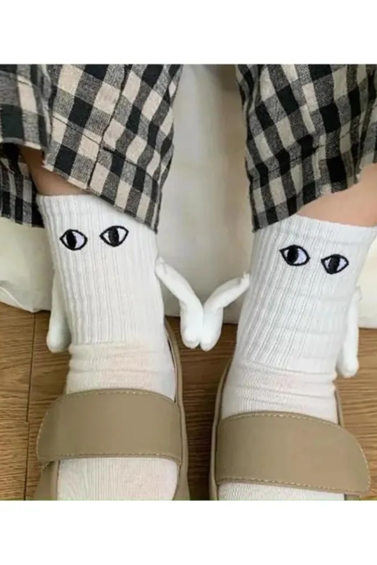 Pyjama Familya 2 Adet Beyaz Mıknatıslı El Ele Tutuşan Çorap - Mıknatıslı Sevgili Çorabı