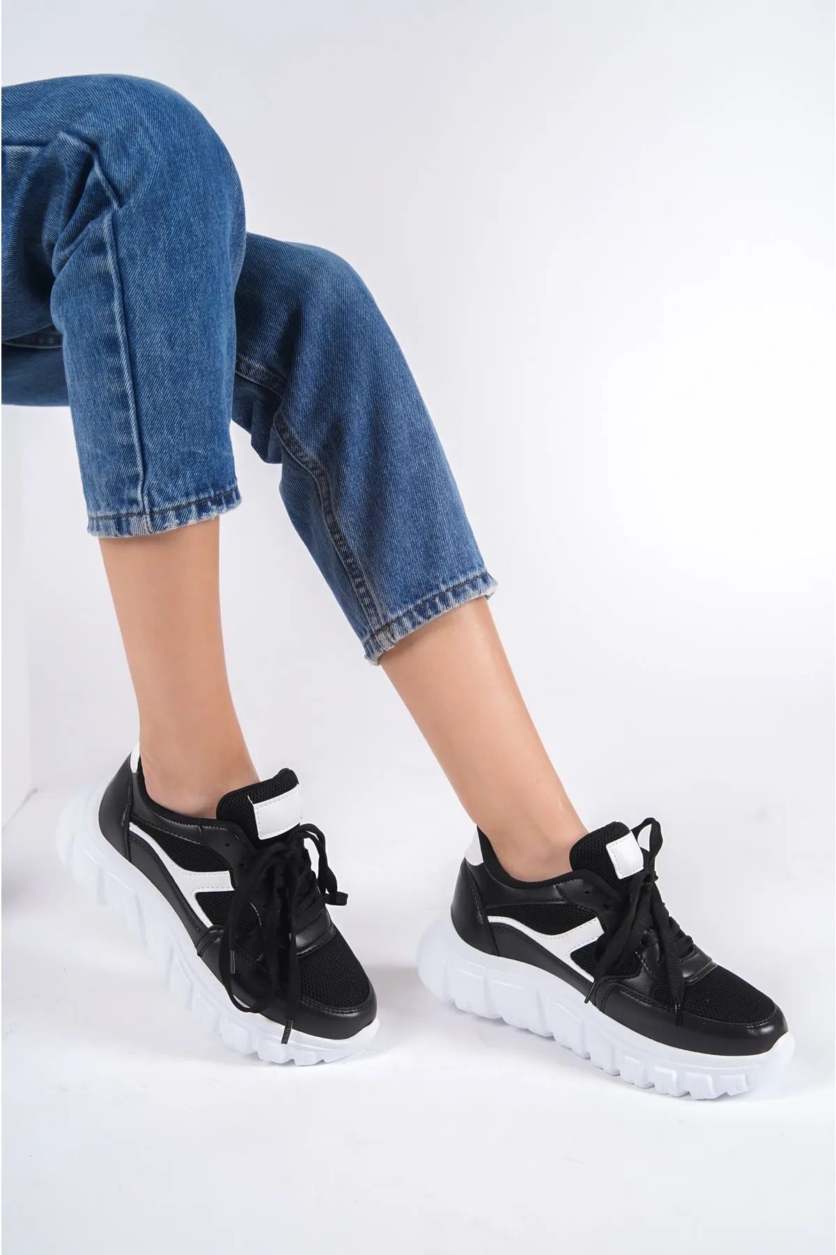 Nubbock Siyah Beyaz Kadın Bağcıklı Fileli Günlük Sneakaer Ayakkabı Nk0474